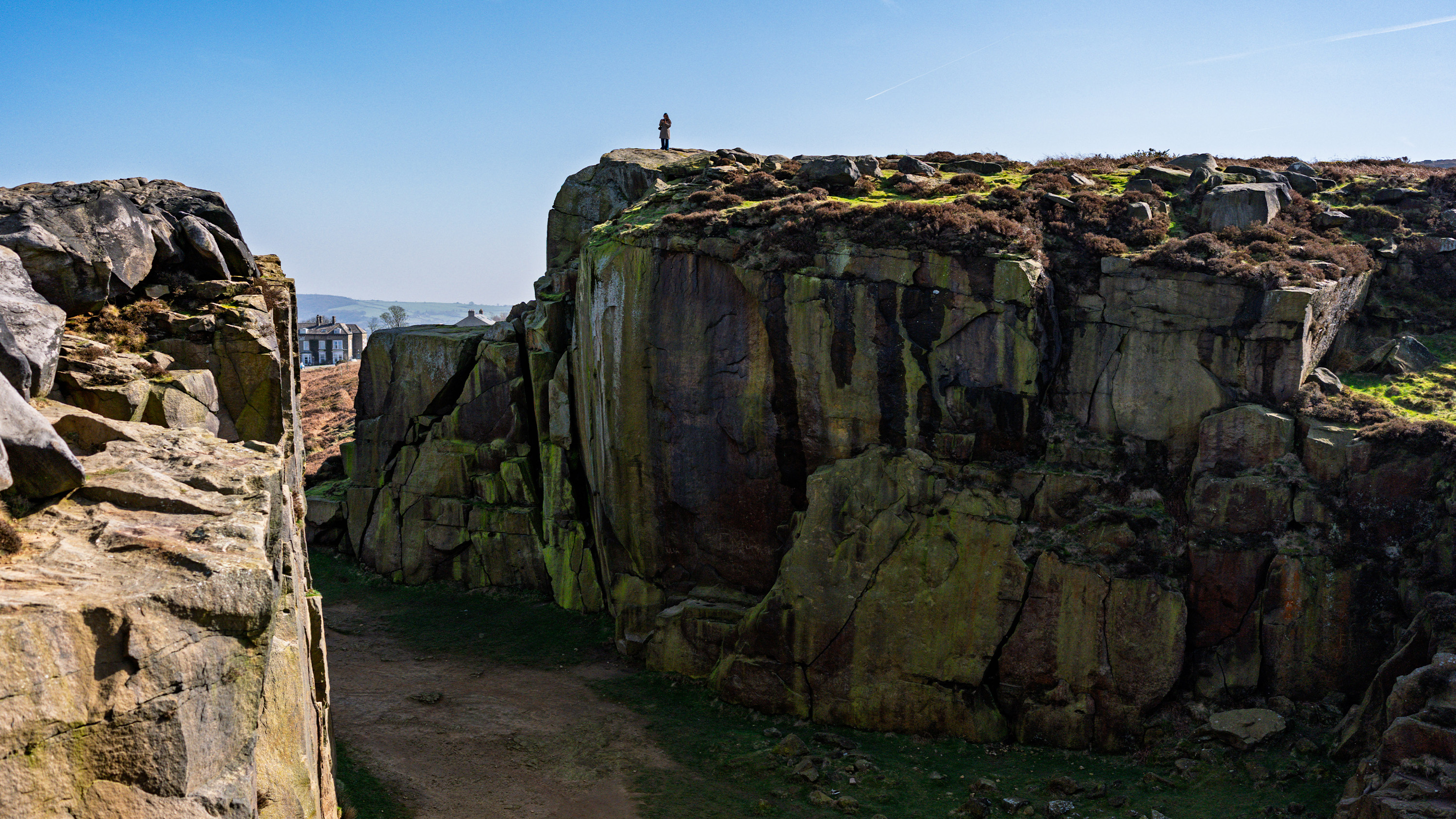 2627 Away Kit Shoot Figure on rock