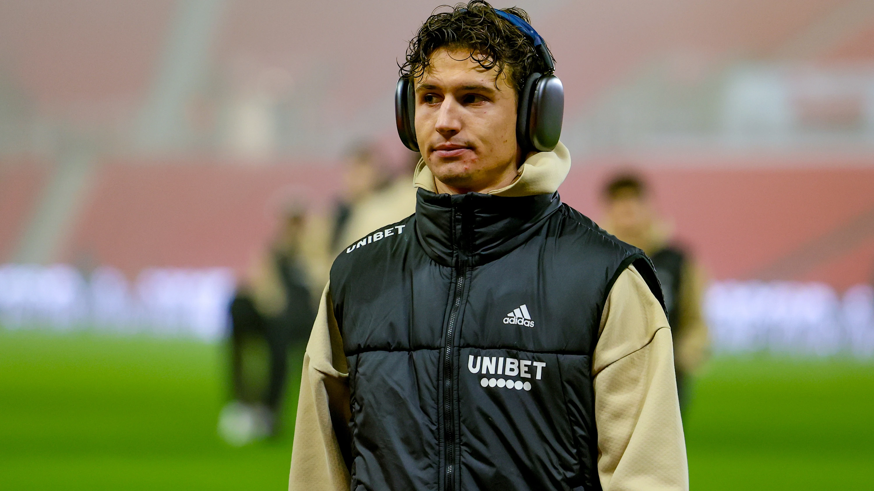 brenden aaronson stoke away