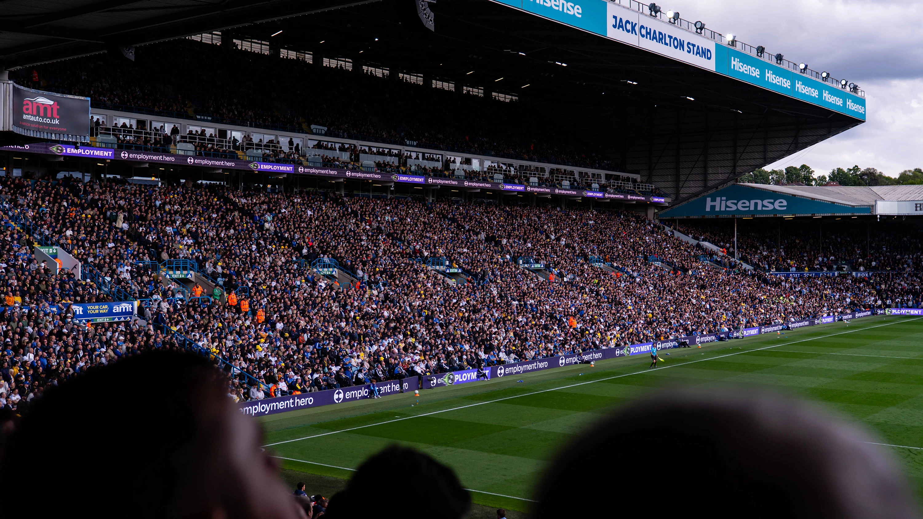 Fans Elland Road vs Brighton 2025/26