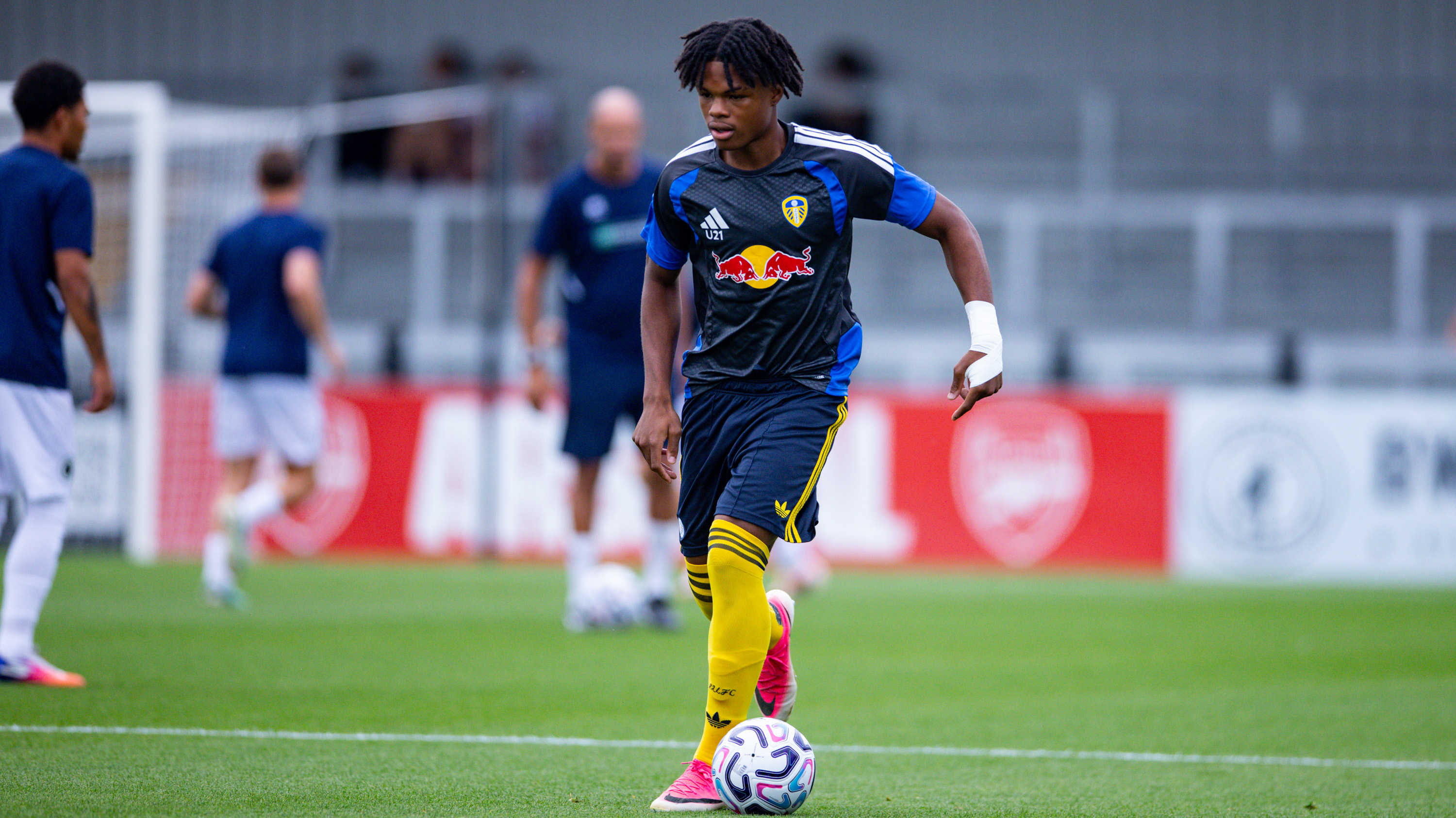 Carrick Njinko warm up vs Boreham Wood