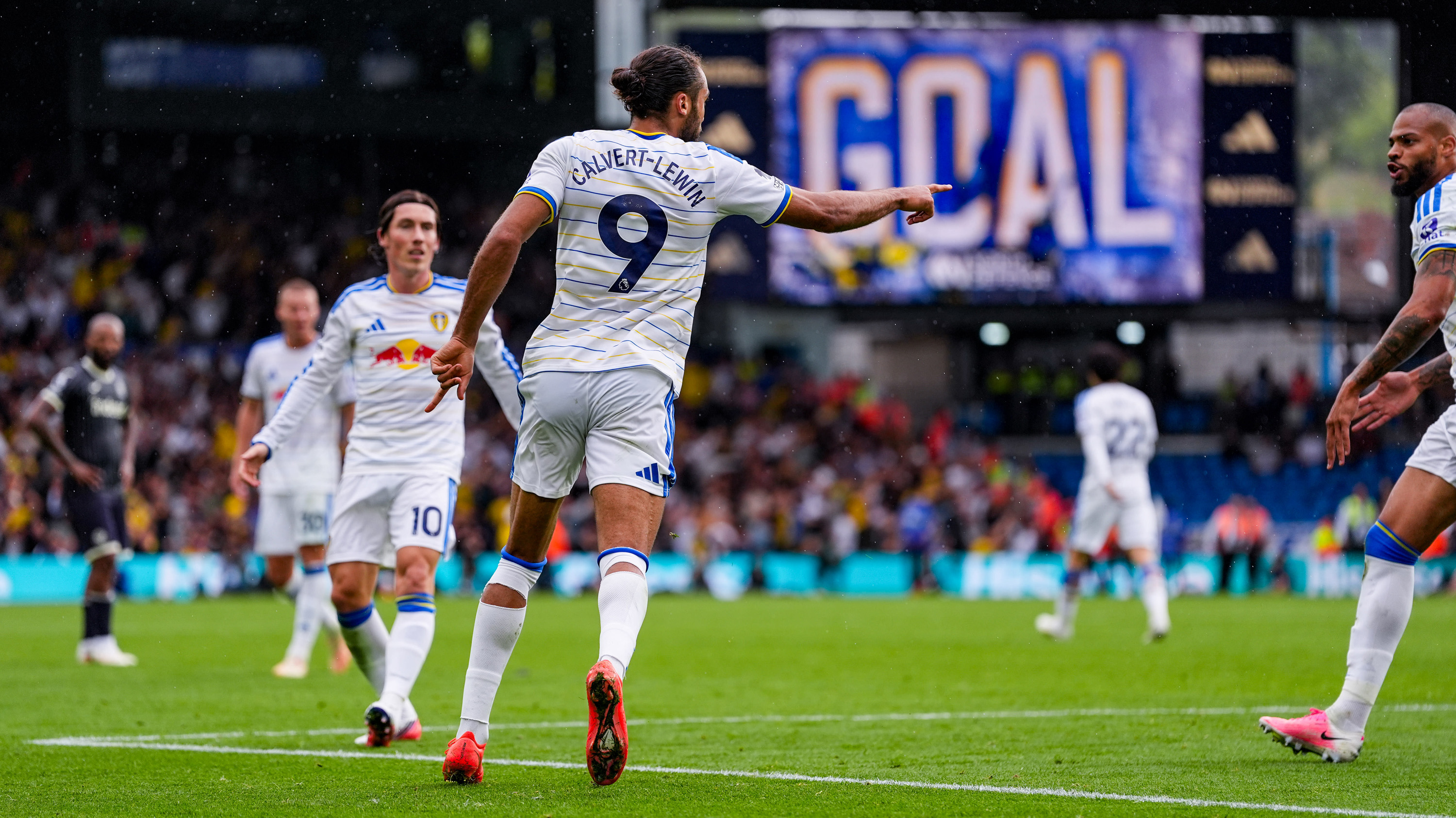 Dominic Calvert-Lewin goal celebration vs Brentford Aug 26 pointing at Nmecha