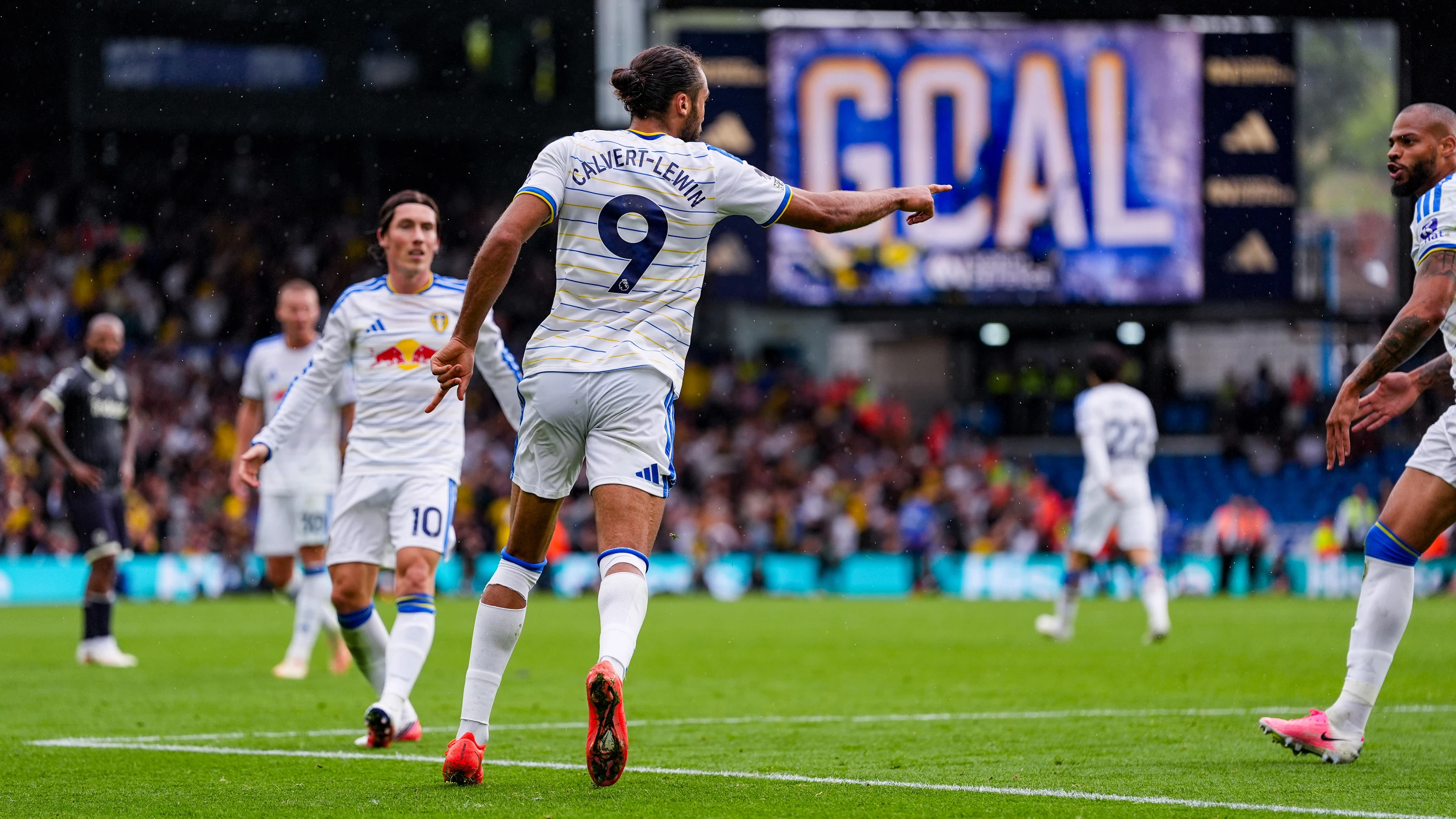 Dominic Calvert-Lewin goal celebration vs Brentford Aug 26 pointing at Nmecha