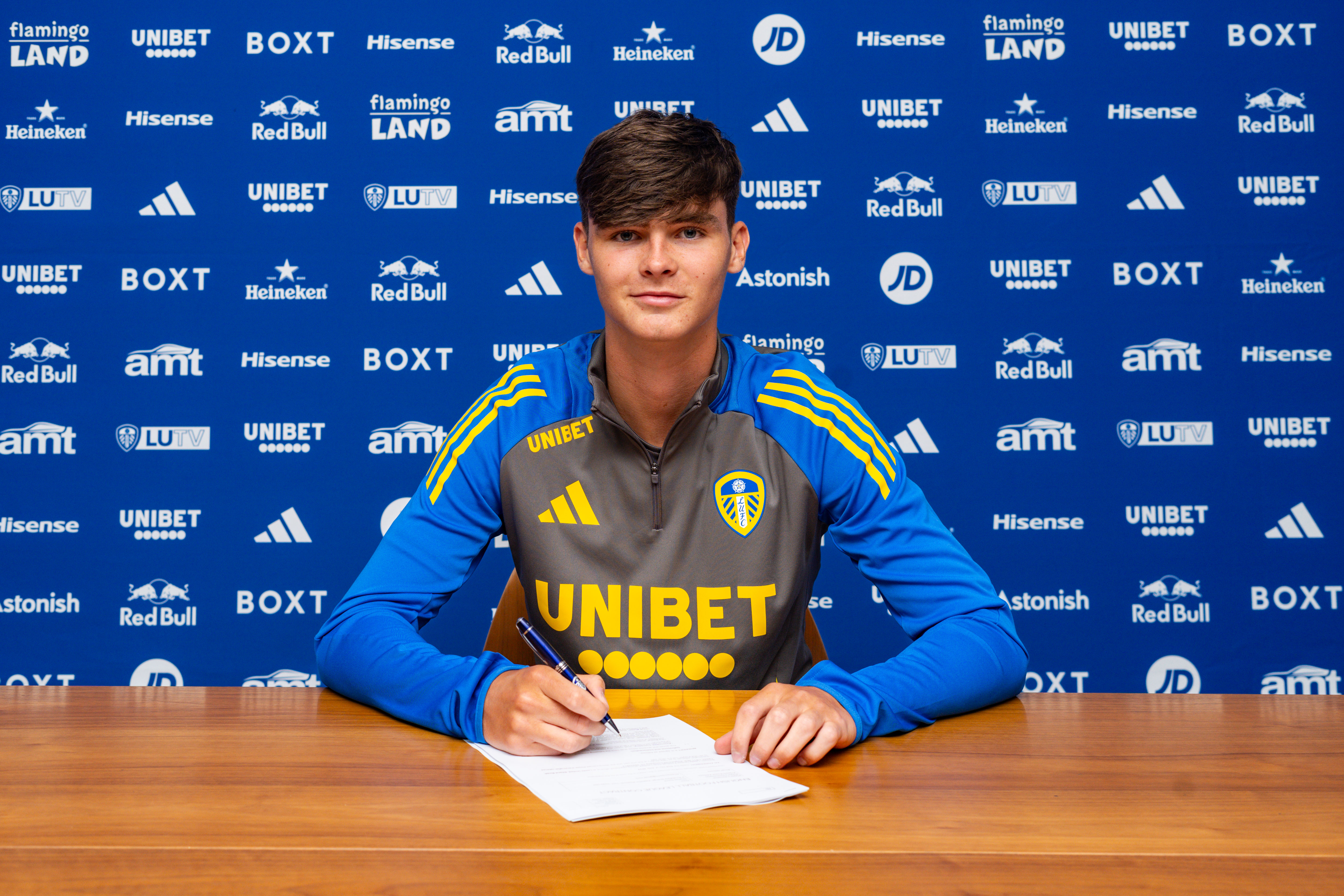Charlie Crew signs contract extension at Leeds United