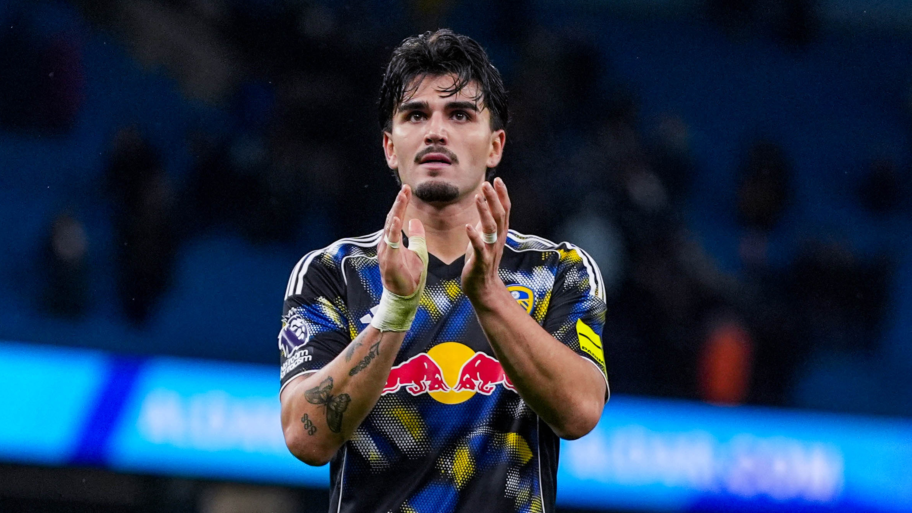 Pascal Struijk Man City Clapping