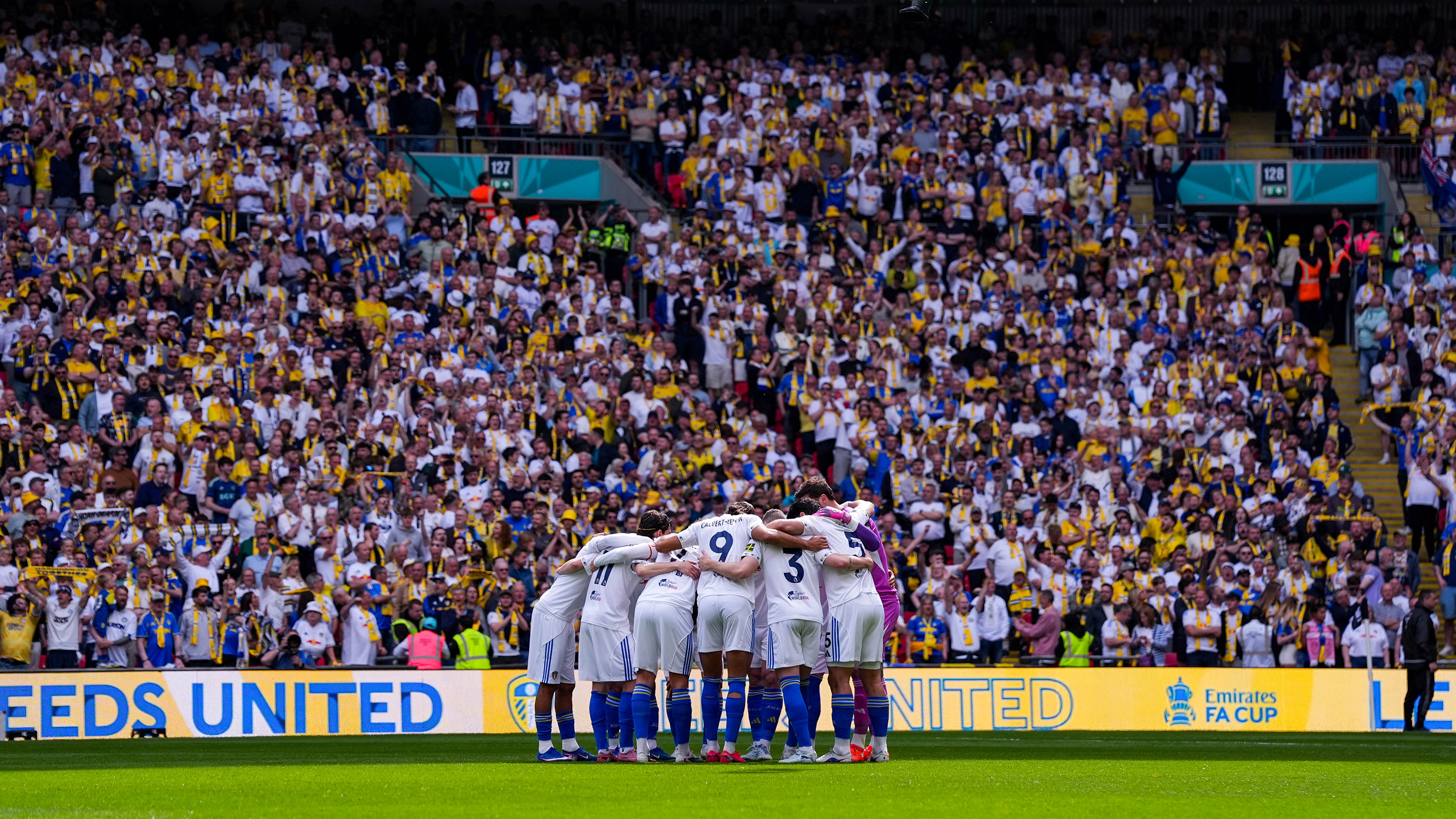 Team huddle vs Chelsea (FA Cup Semi-Final )