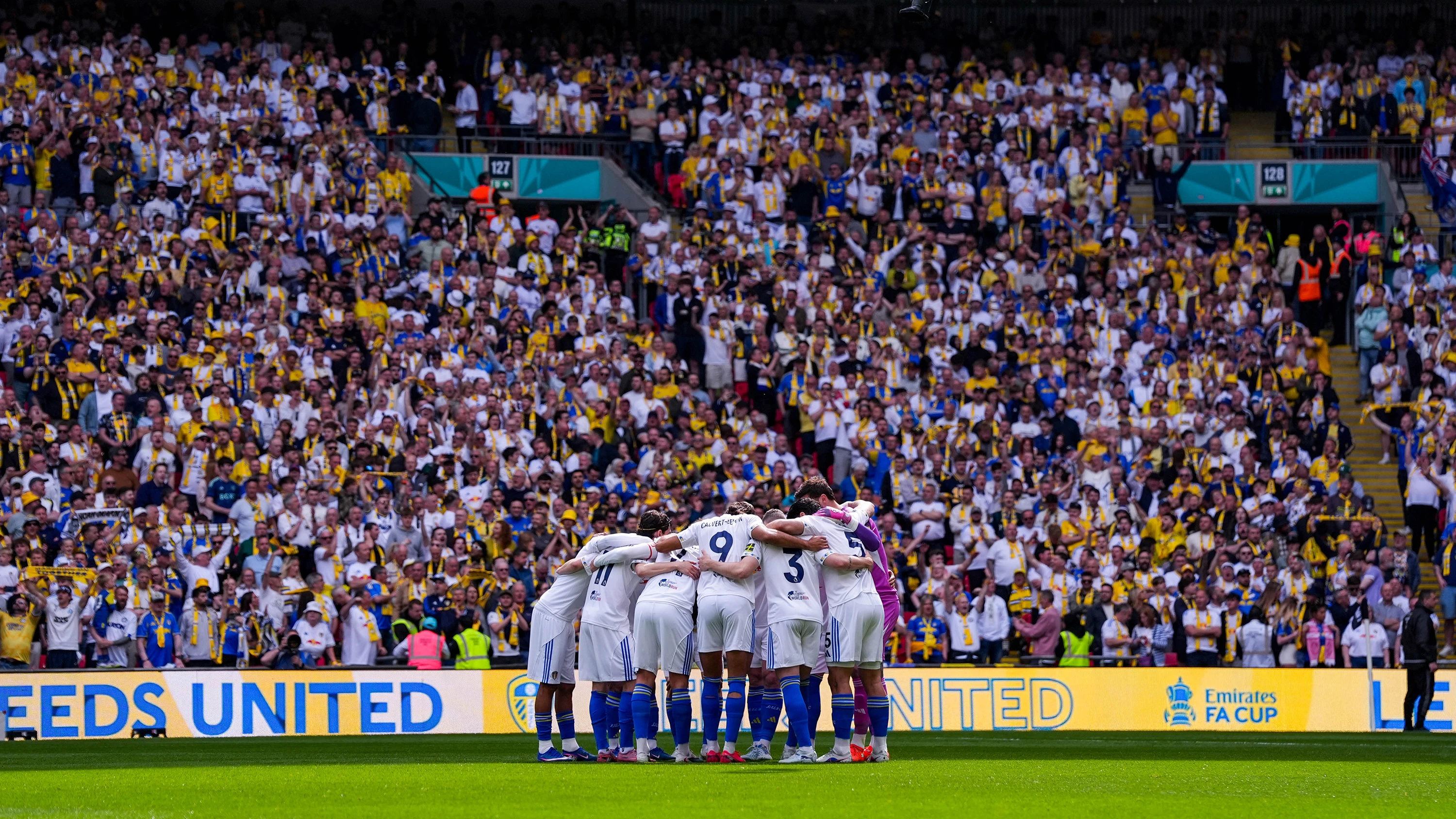 Team huddle vs Chelsea (FA Cup Semi-Final )