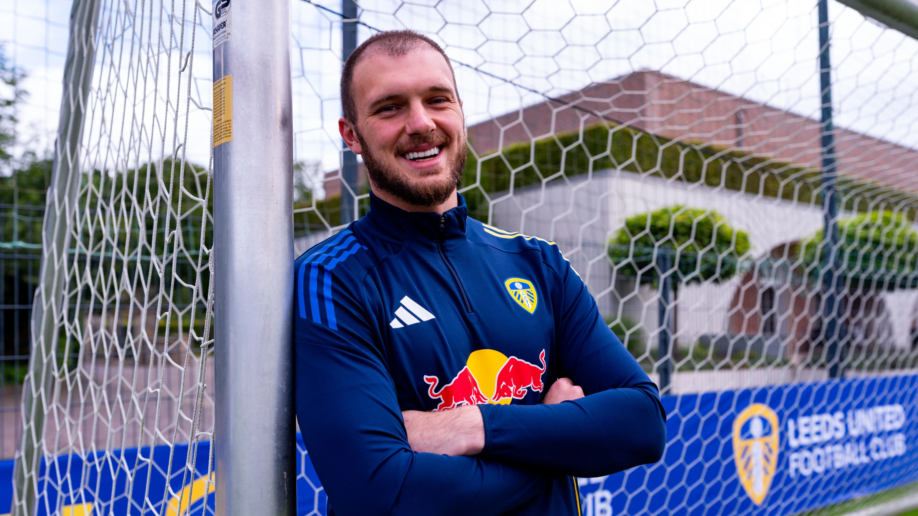 Lucas Perri signing 4