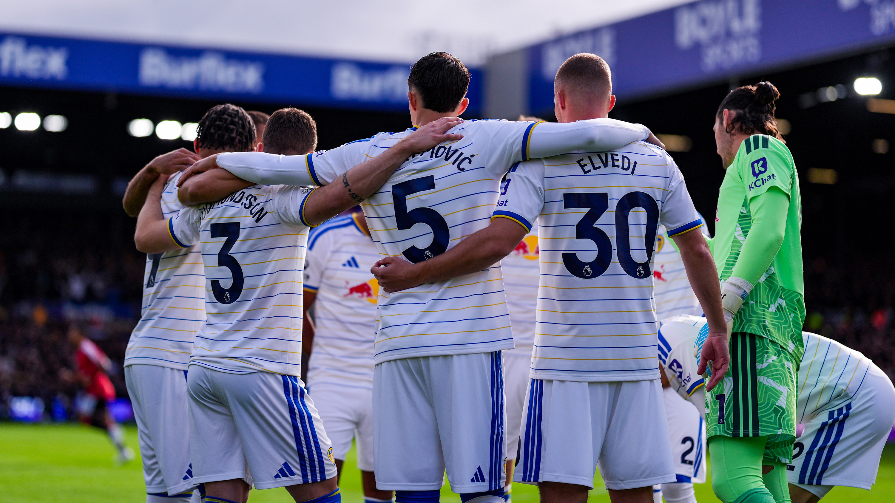 Leeds United Man Utd Oct 26 Team Huddle