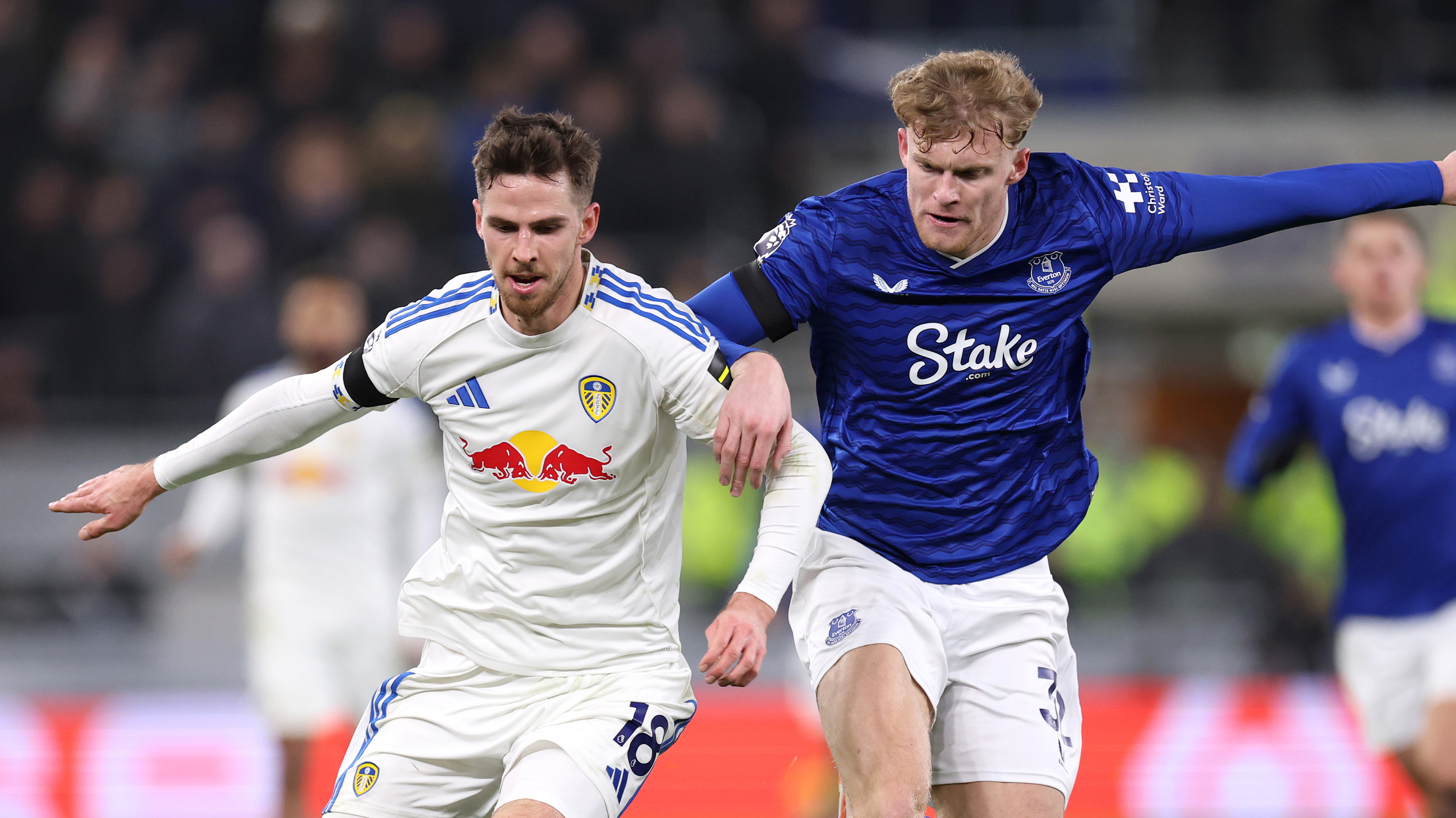 Anton Stach Everton Challenging