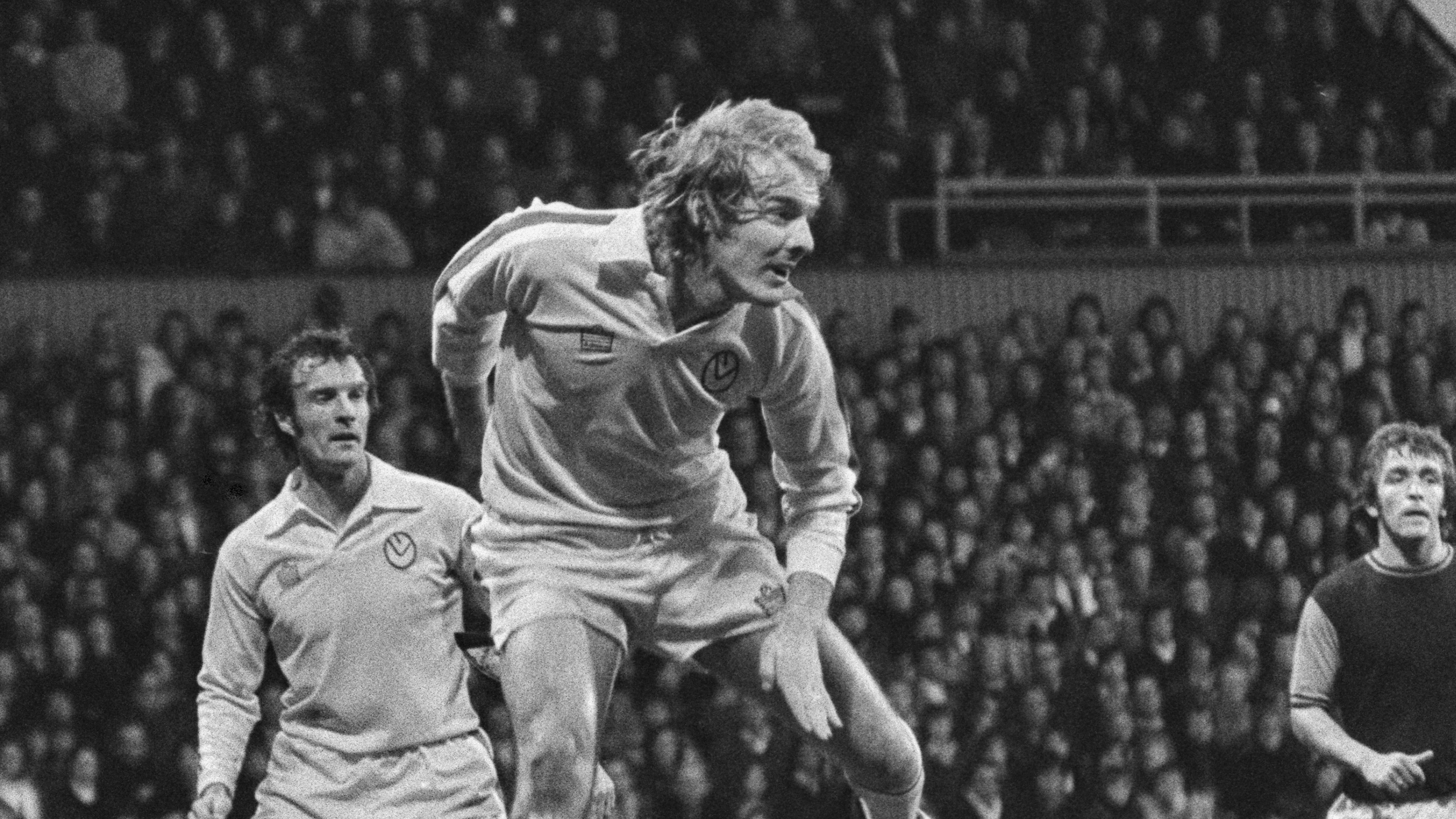 Terry Yorath West Ham Heading Ball