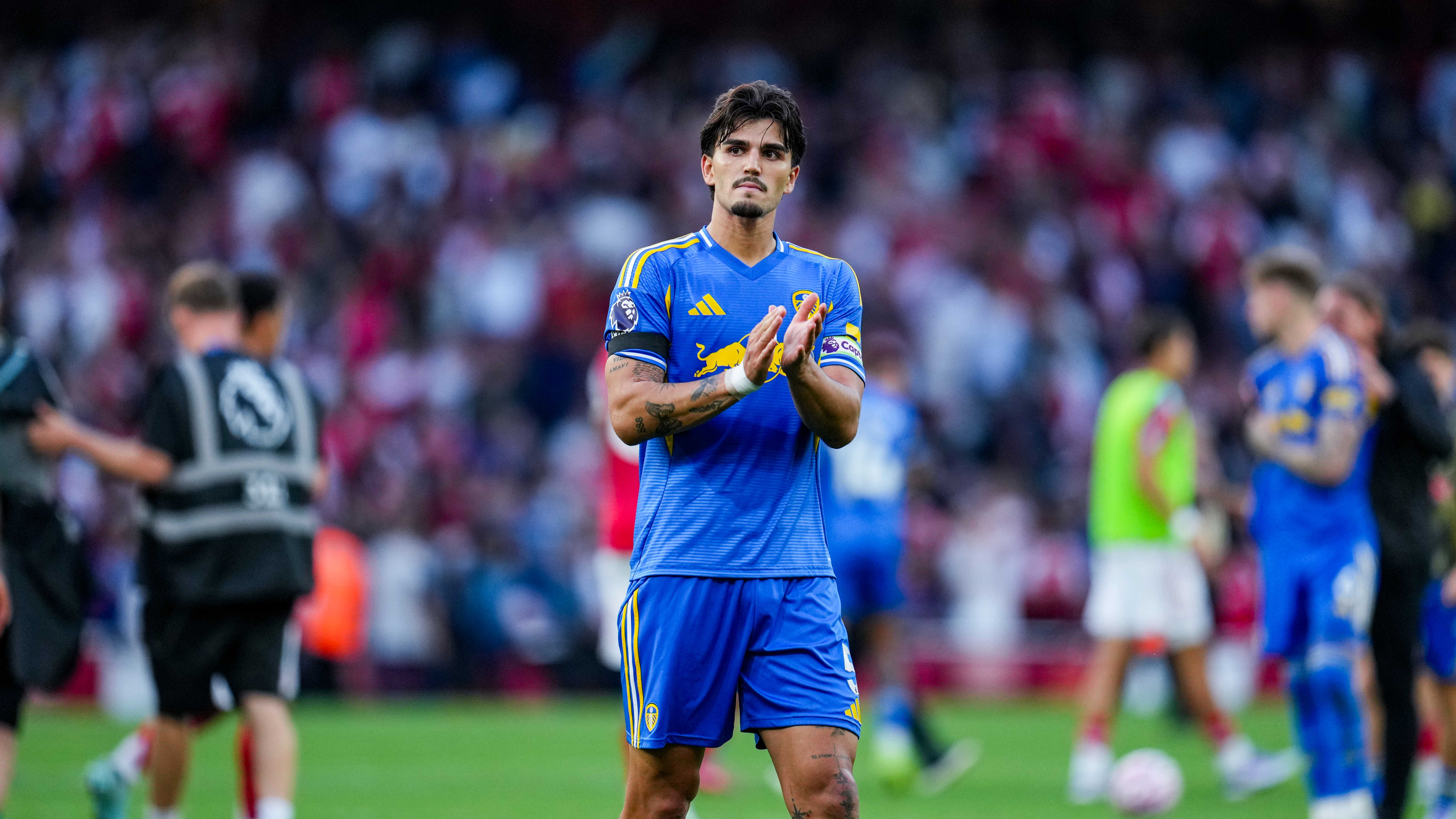 Pascal Struijk claps fans vs Arsenal