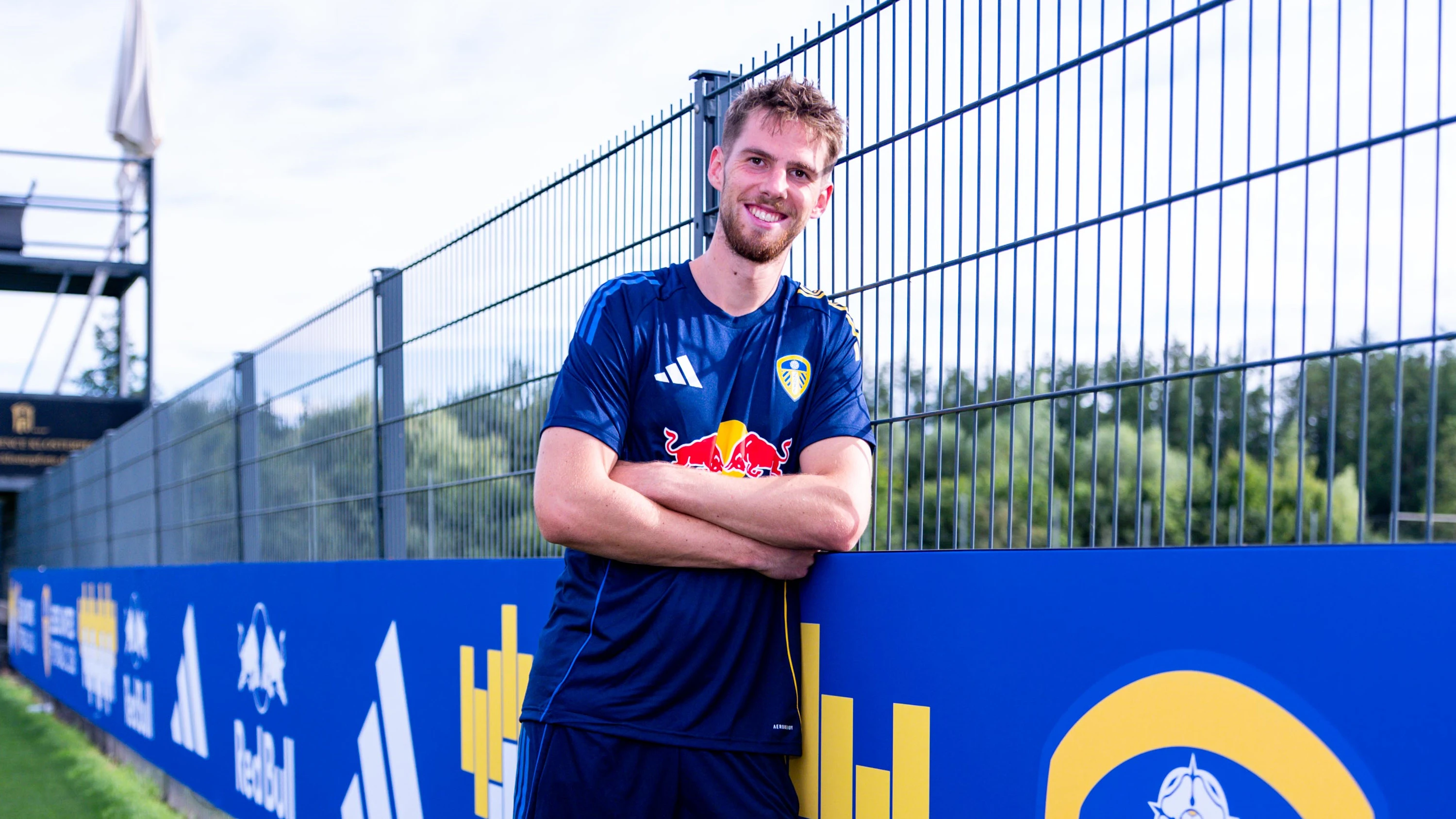 Anton Stach signing 2