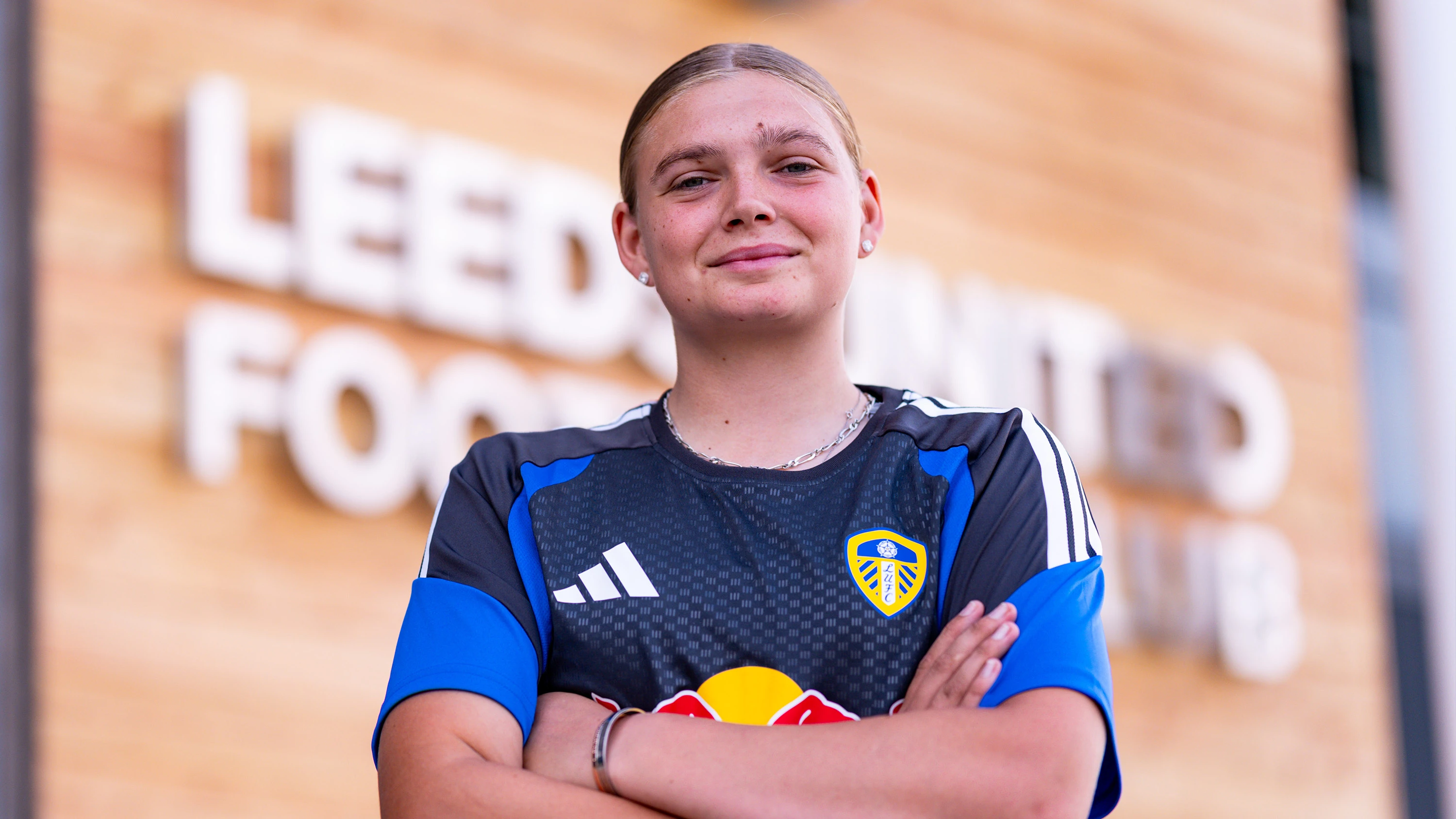 Abi Coley signing 1