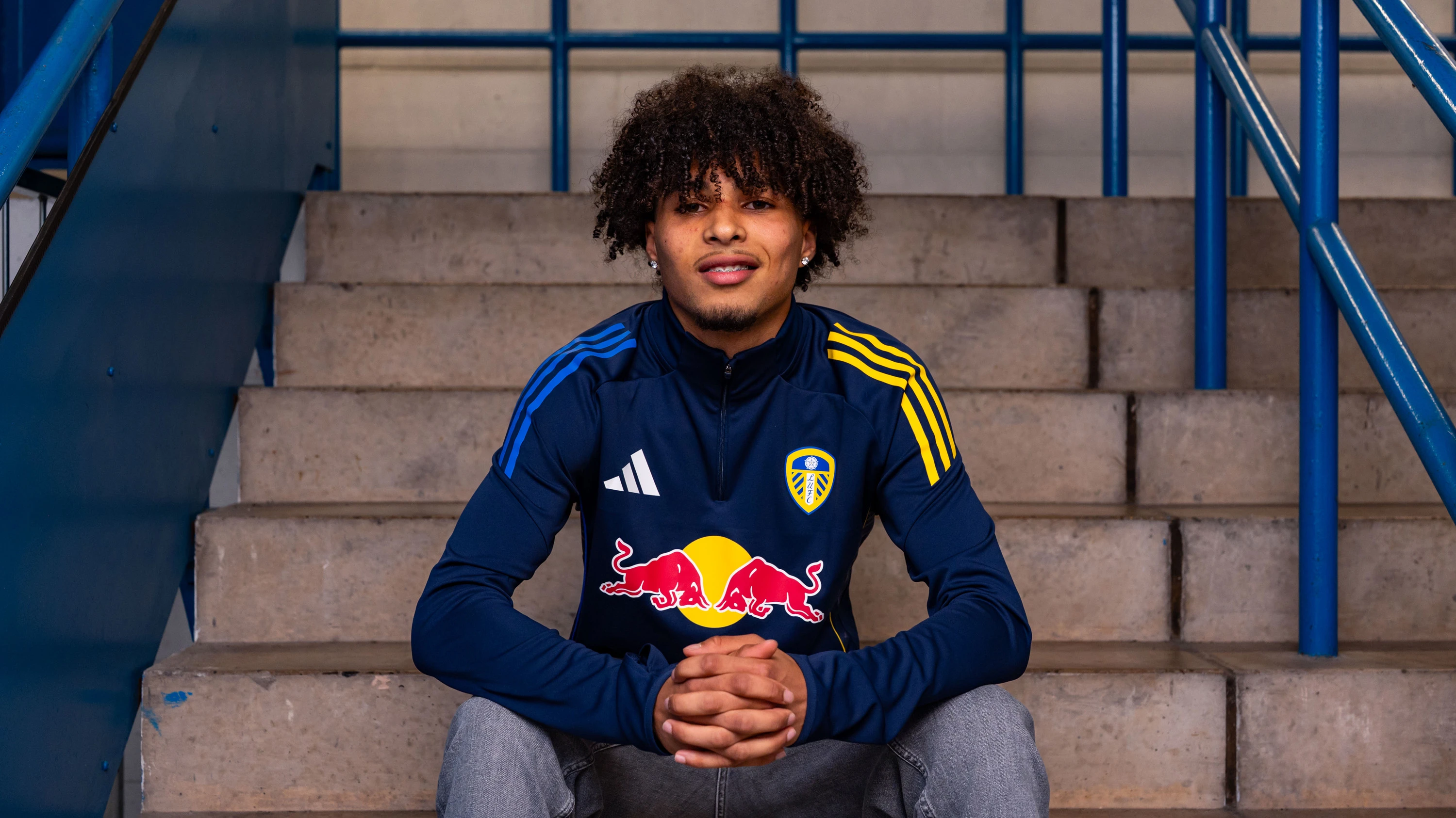 Louie Dudley signing 3