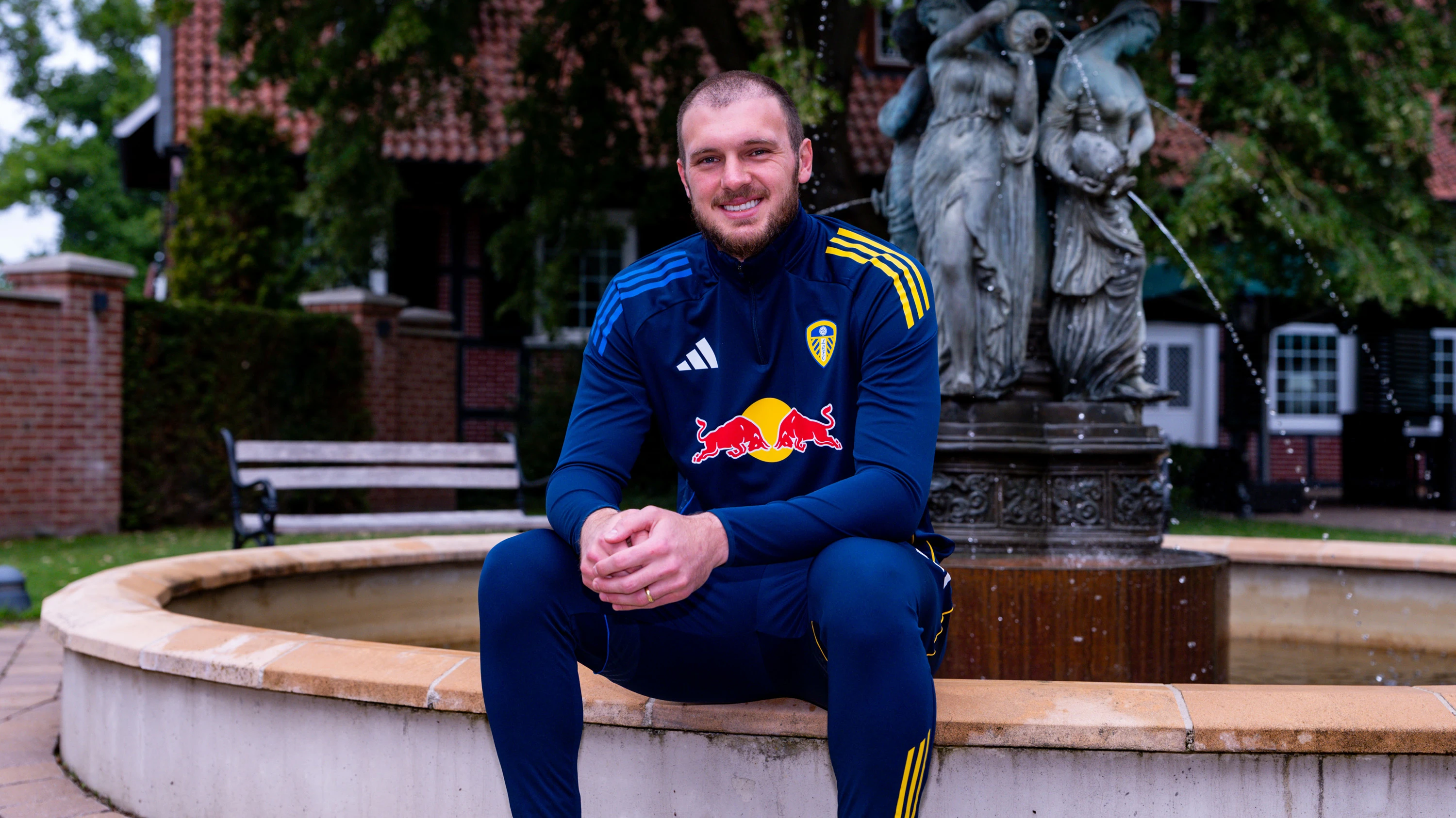 Lucas Perri signing 2