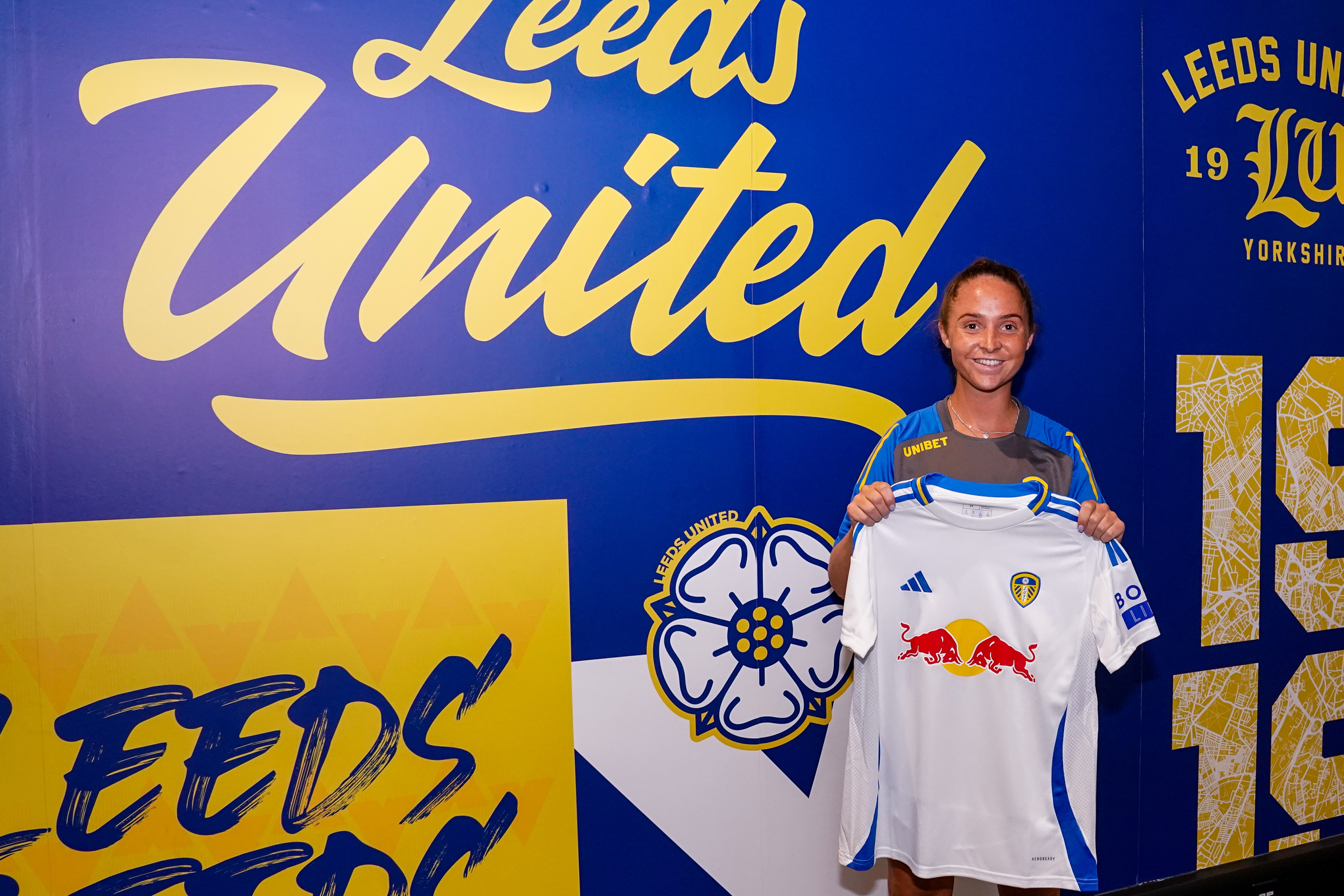 Ellie White joins Leeds United Women