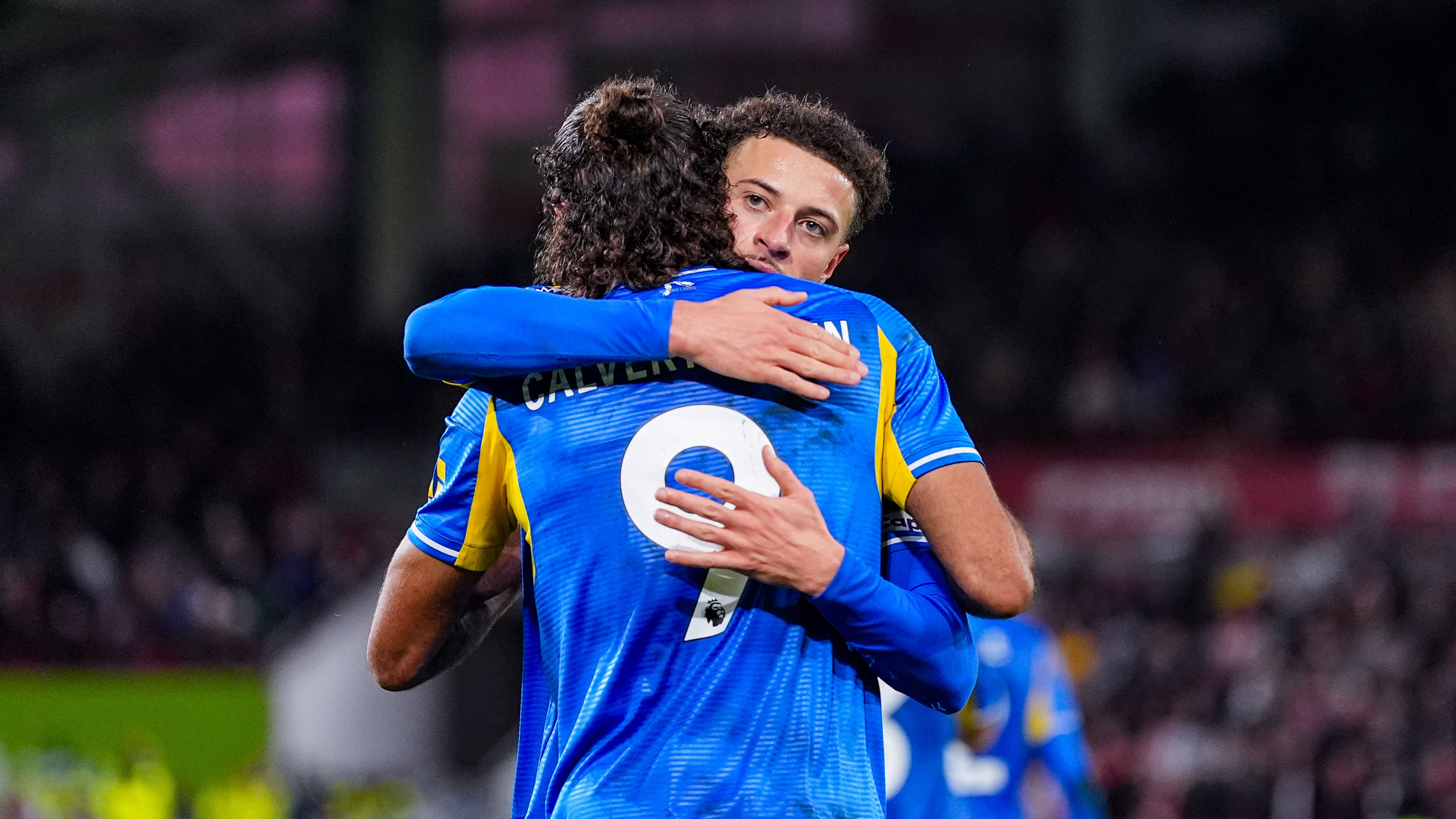 Ethan Ampadu DCL Brentford Hugging