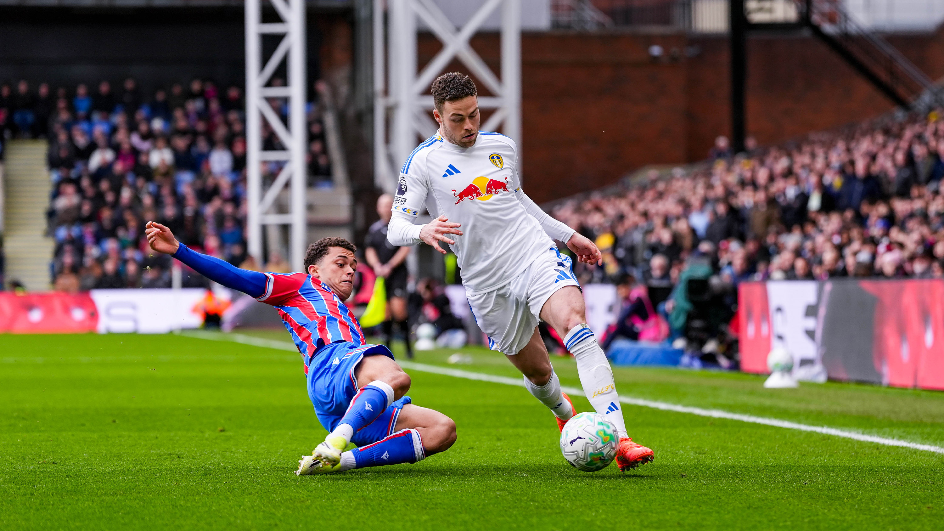 Gabriel Gudmundsson Palace Mar 26 Dribbling