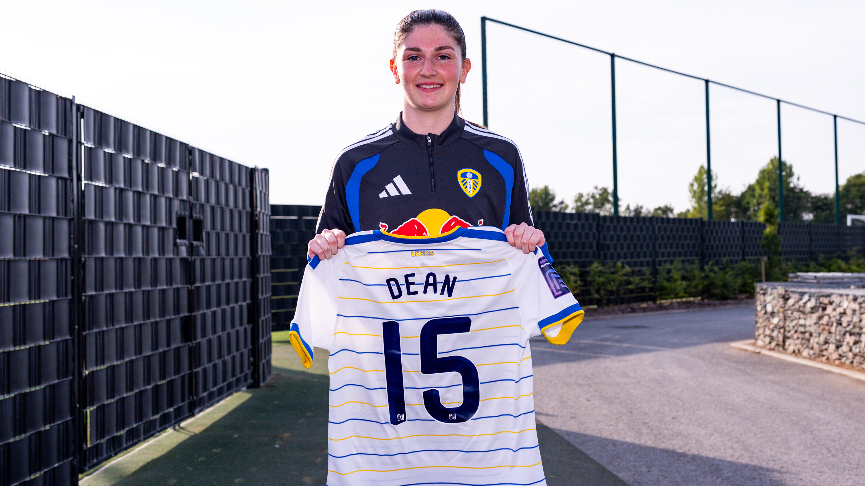 Izzy Dean signing 