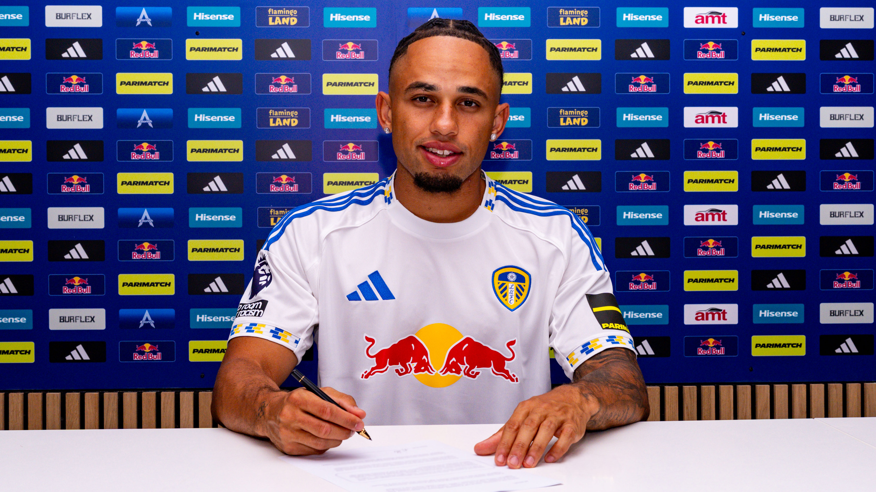 Noah Okafor Signing Photo