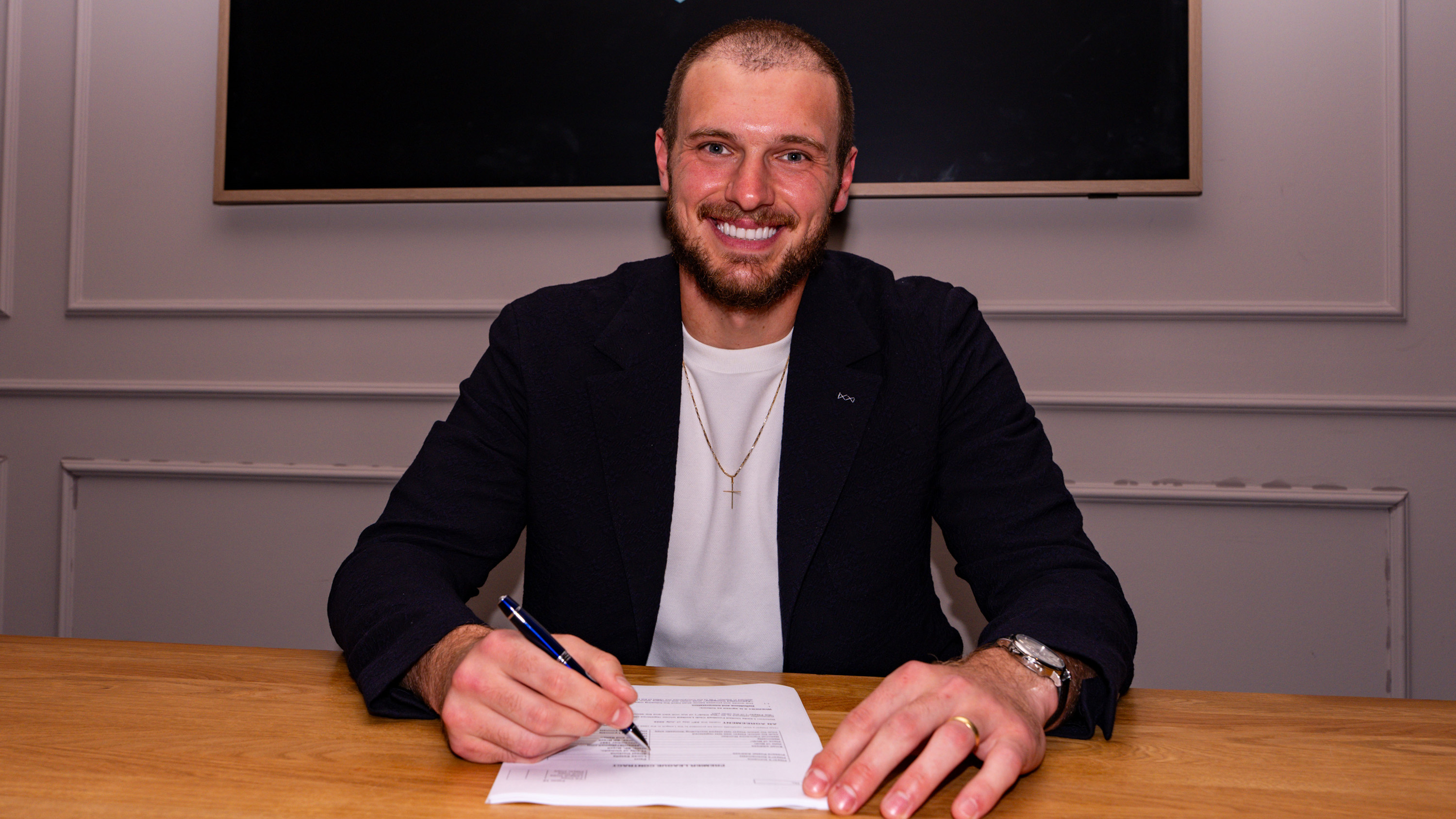 Lucas Perri signing 1