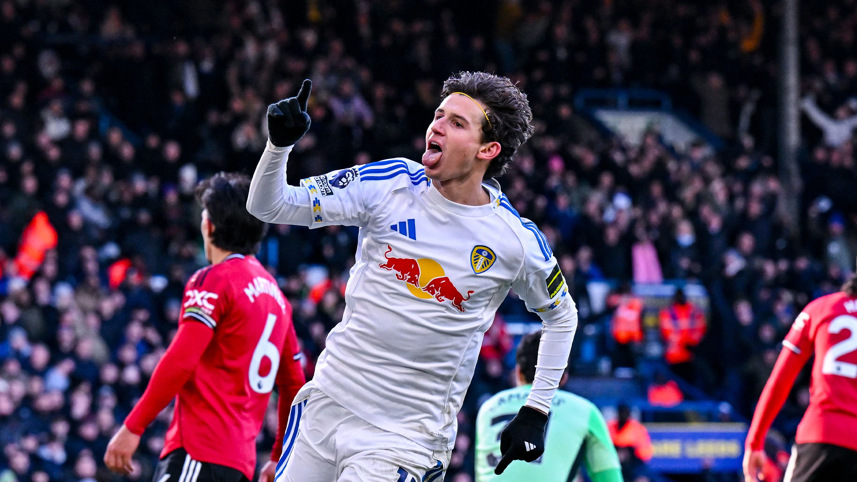 Brenden Aaronson Man Utd Oct 26 Celebrating pointing sky