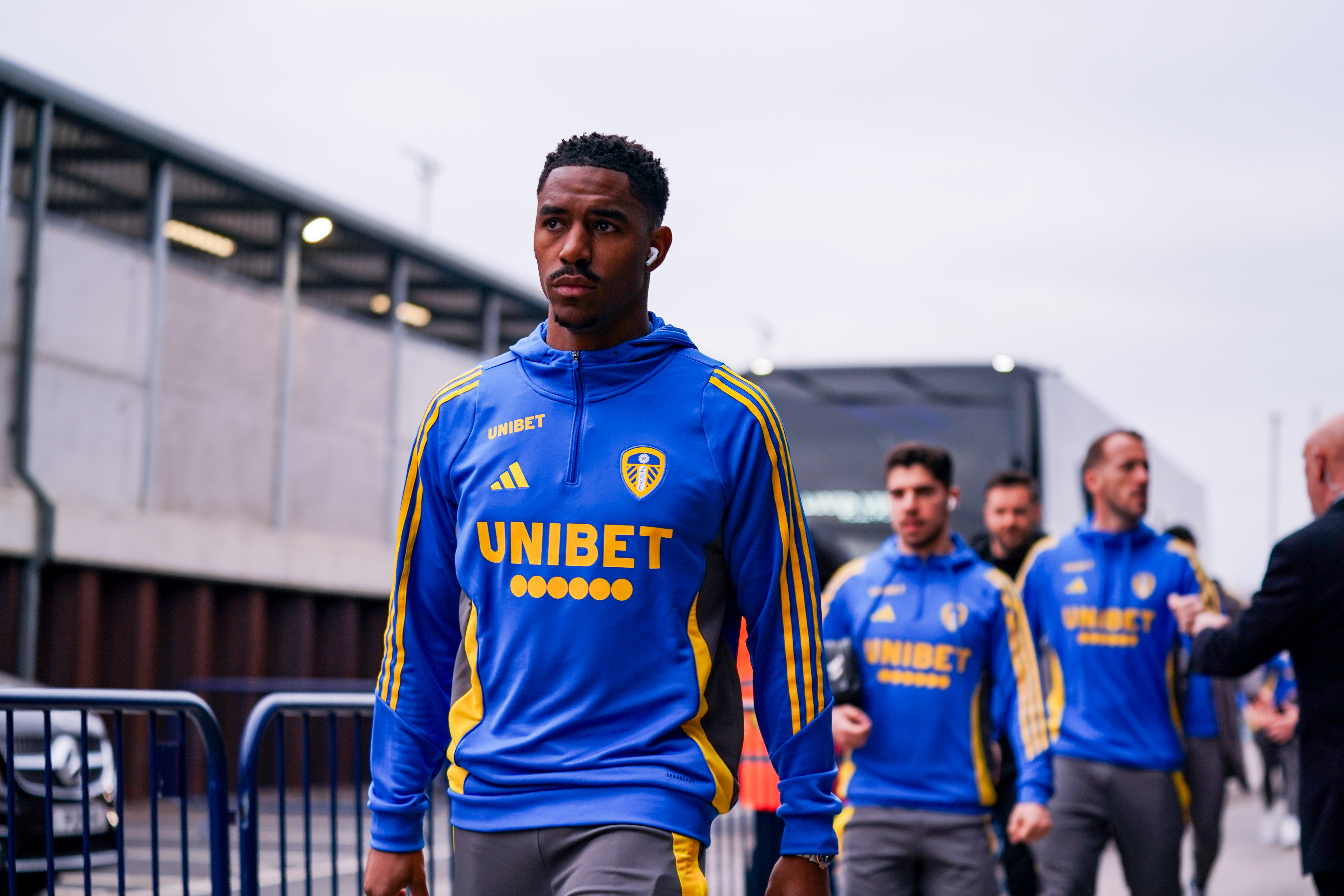 Junior Firpo arrives at ER