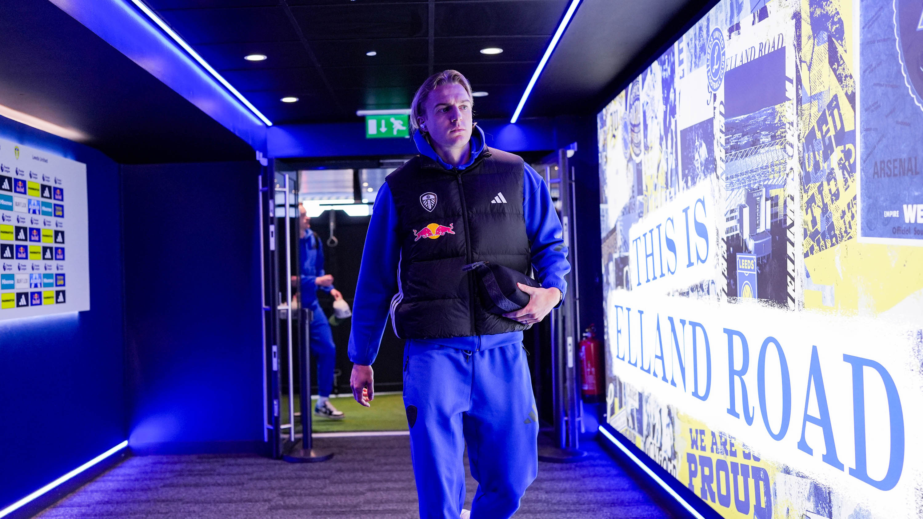 Seb Bornauw arrivals vs Man Utd