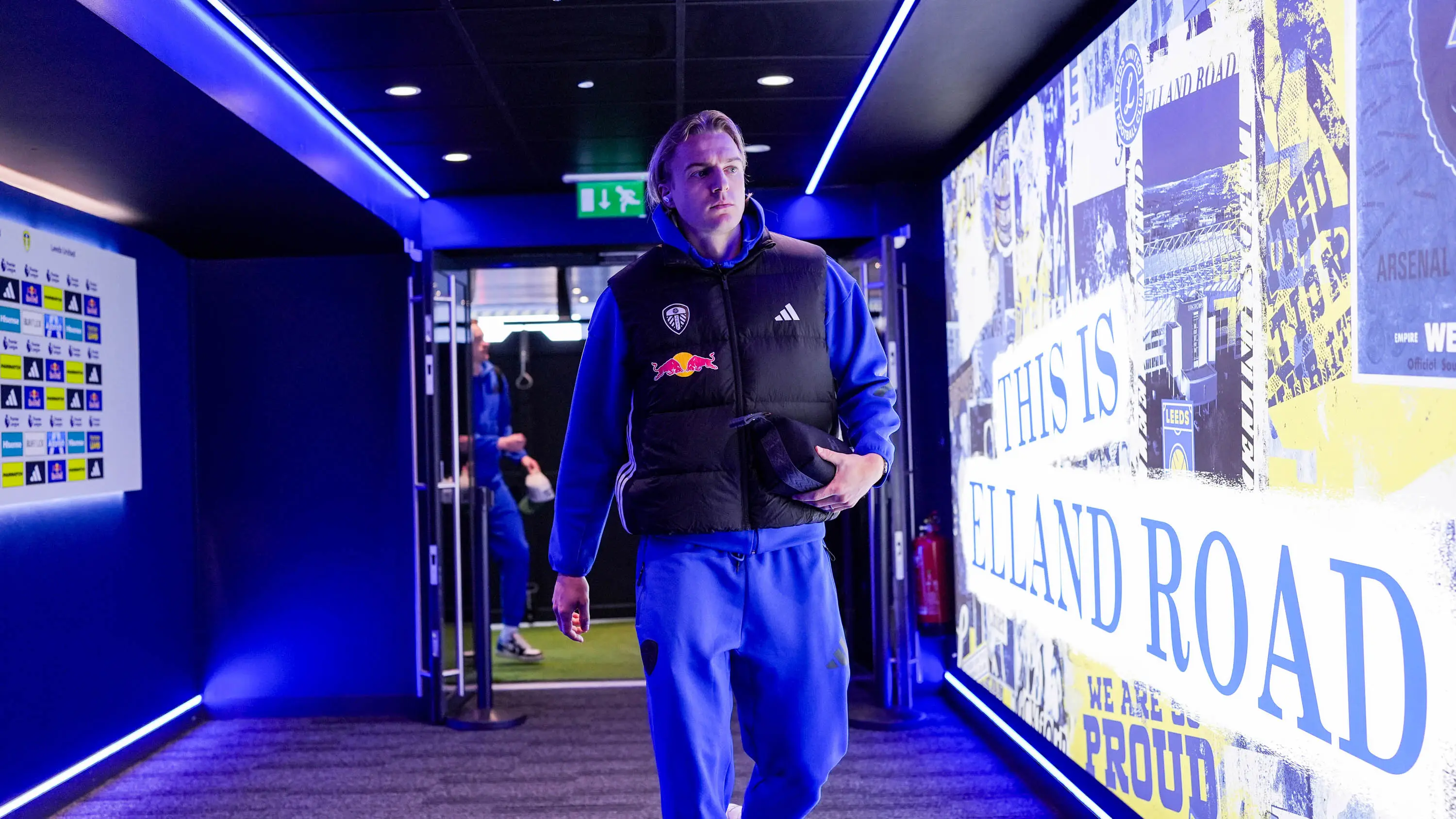 Seb Bornauw arrivals vs Man Utd