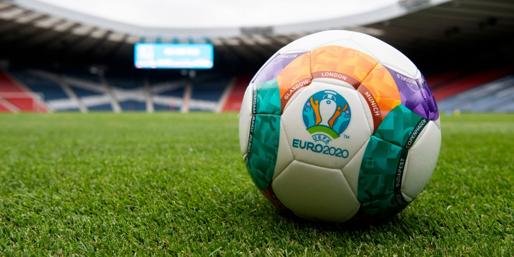 Image: UEFA meets EURO 2020 hosts [Migrated]