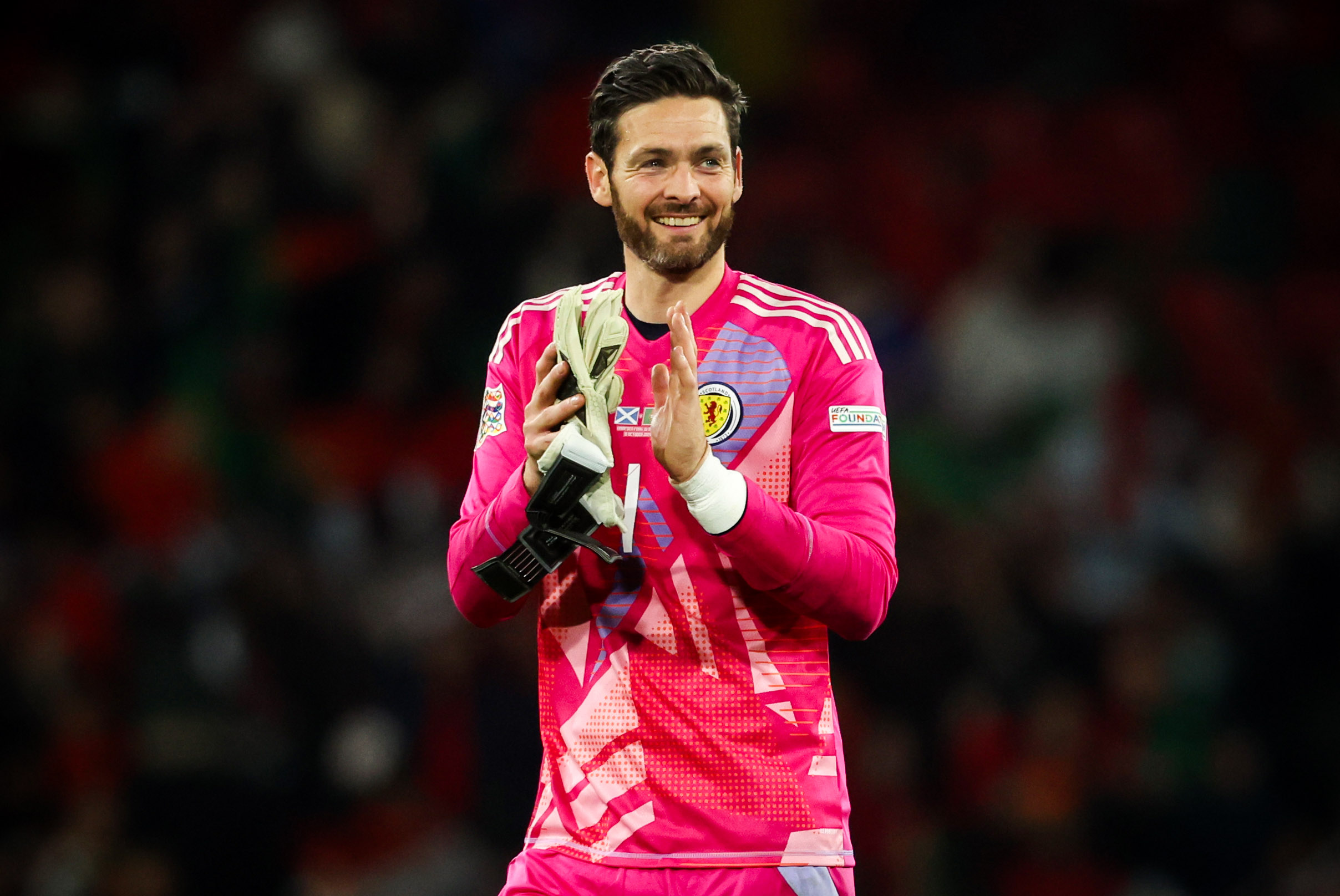 Craig Gordon Clapping
