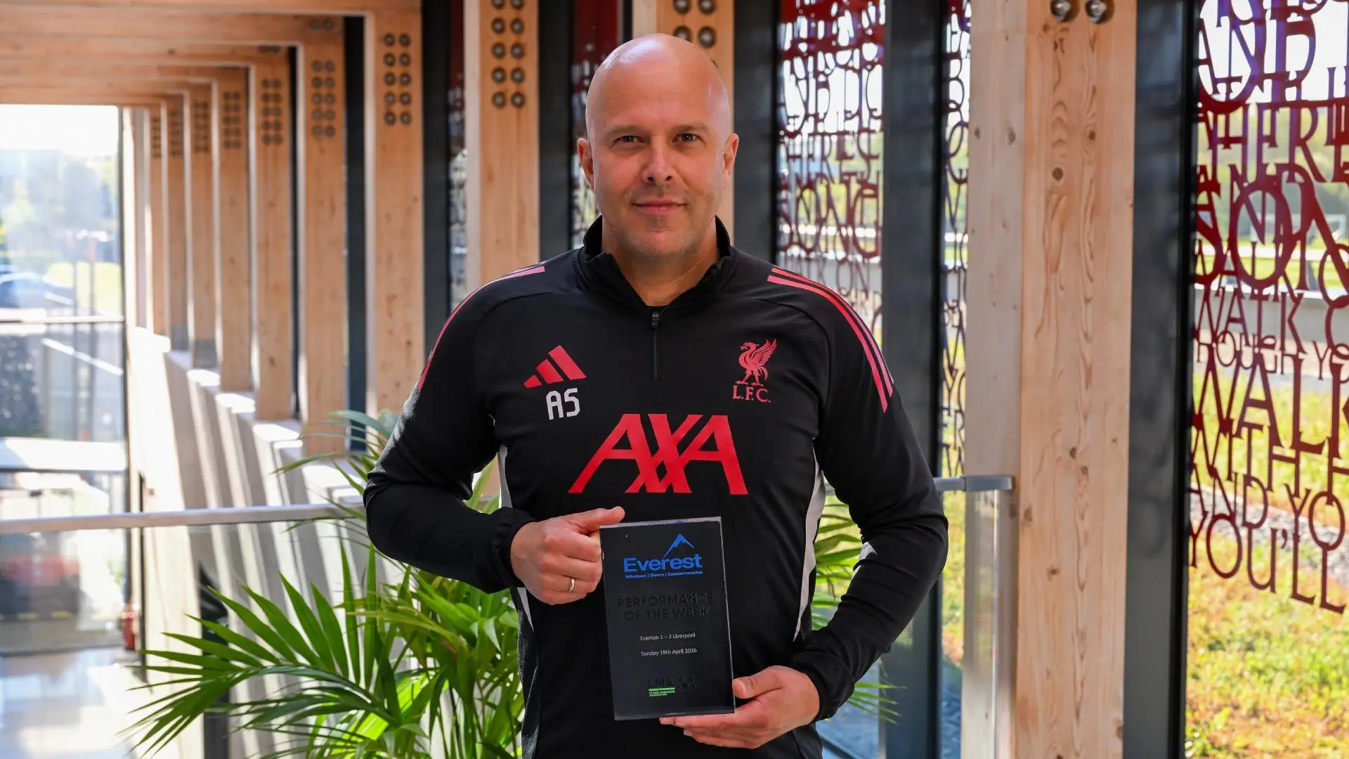 Arne Slot earns LMA Performance of the Week prize