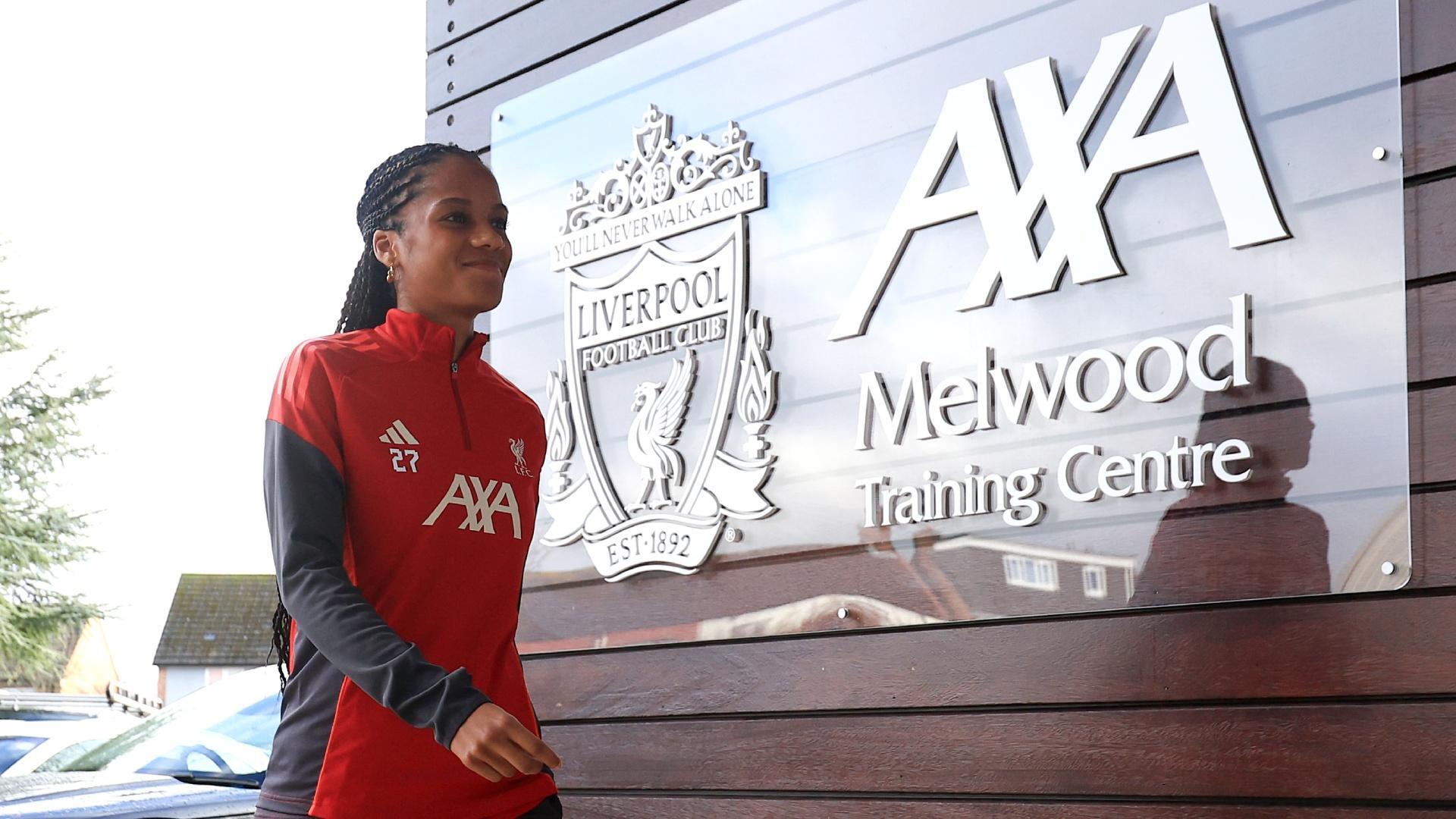 Signing-day photos: Aurélie Csillag joins LFC Women
