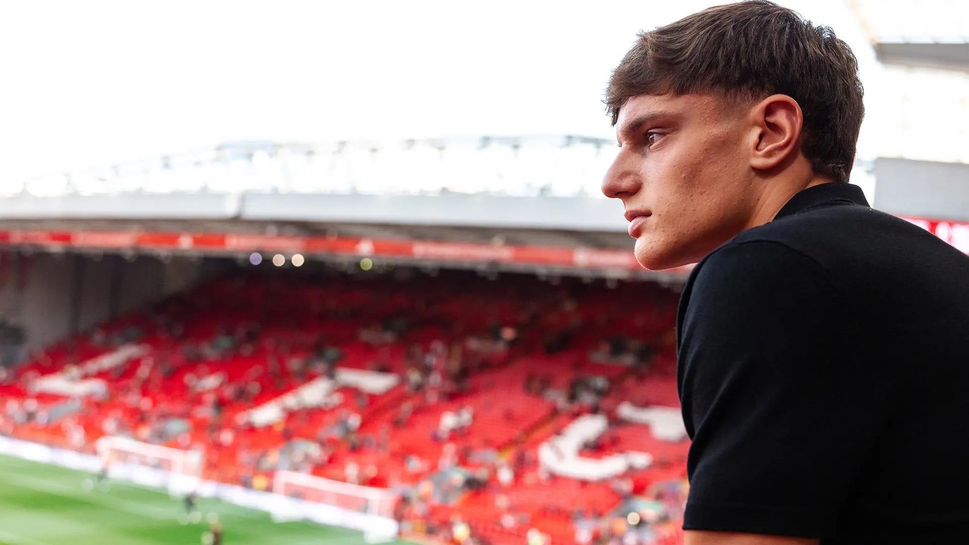 Photos: Giovanni Leoni visits Anfield for Liverpool v Bournemouth