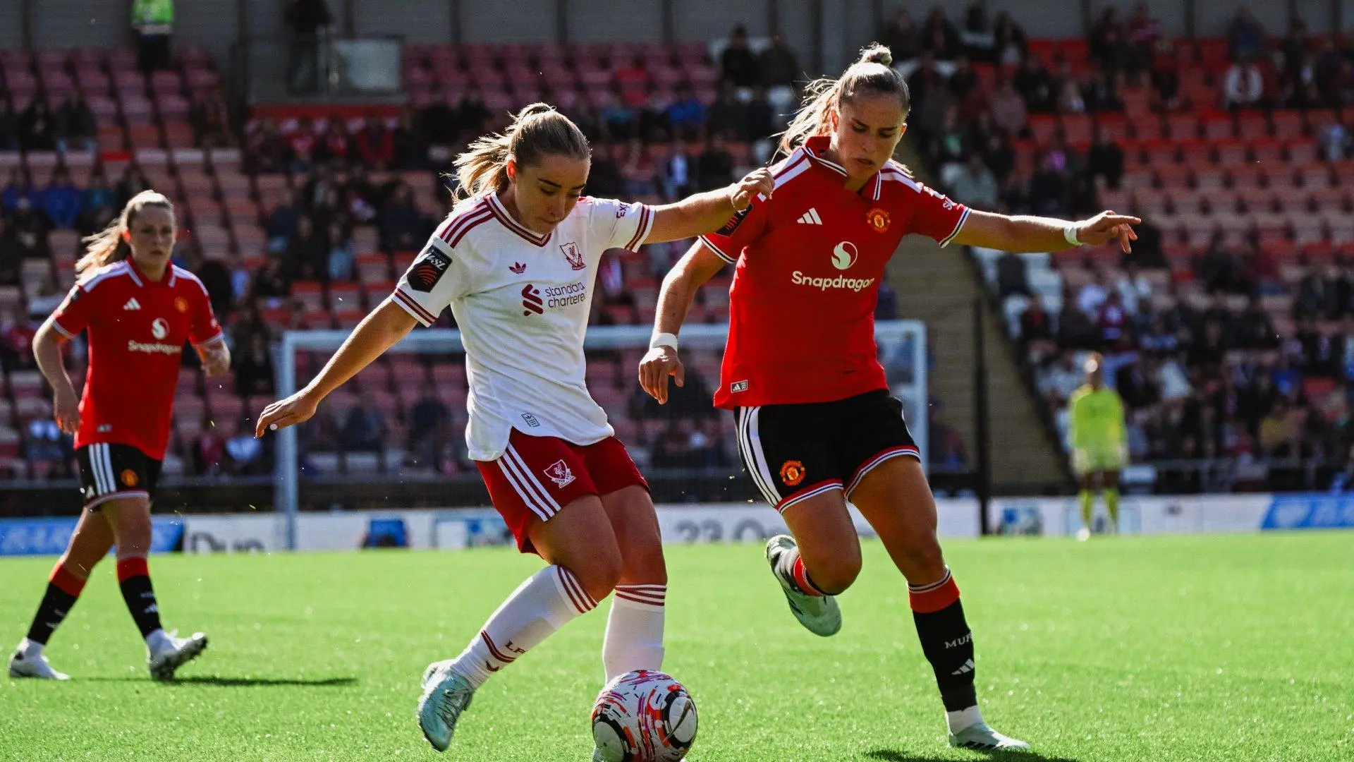 Liverpool fall to narrow defeat at Manchester United in WSL