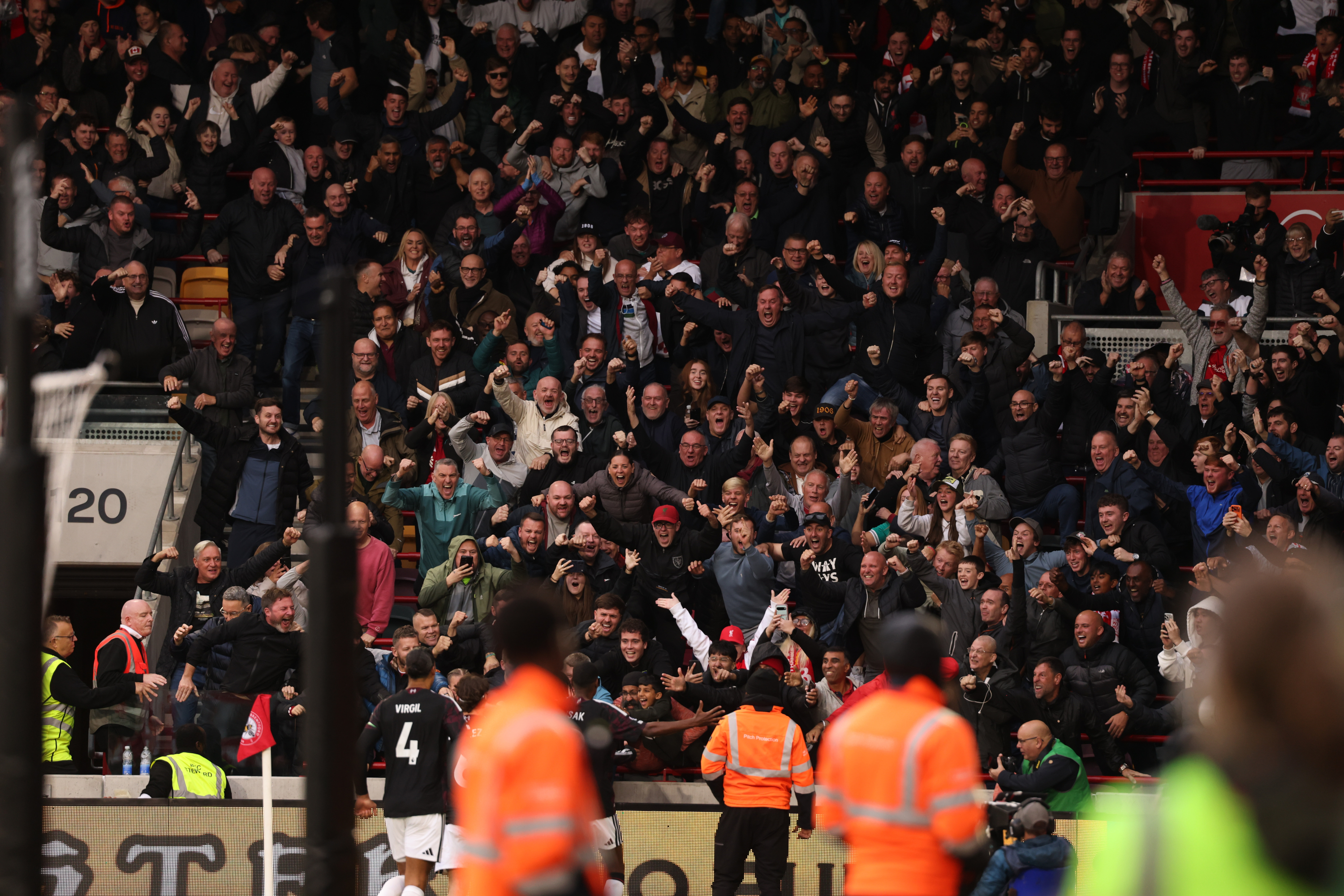 Goal celebration v Brentford - 17/10/2026 (3)