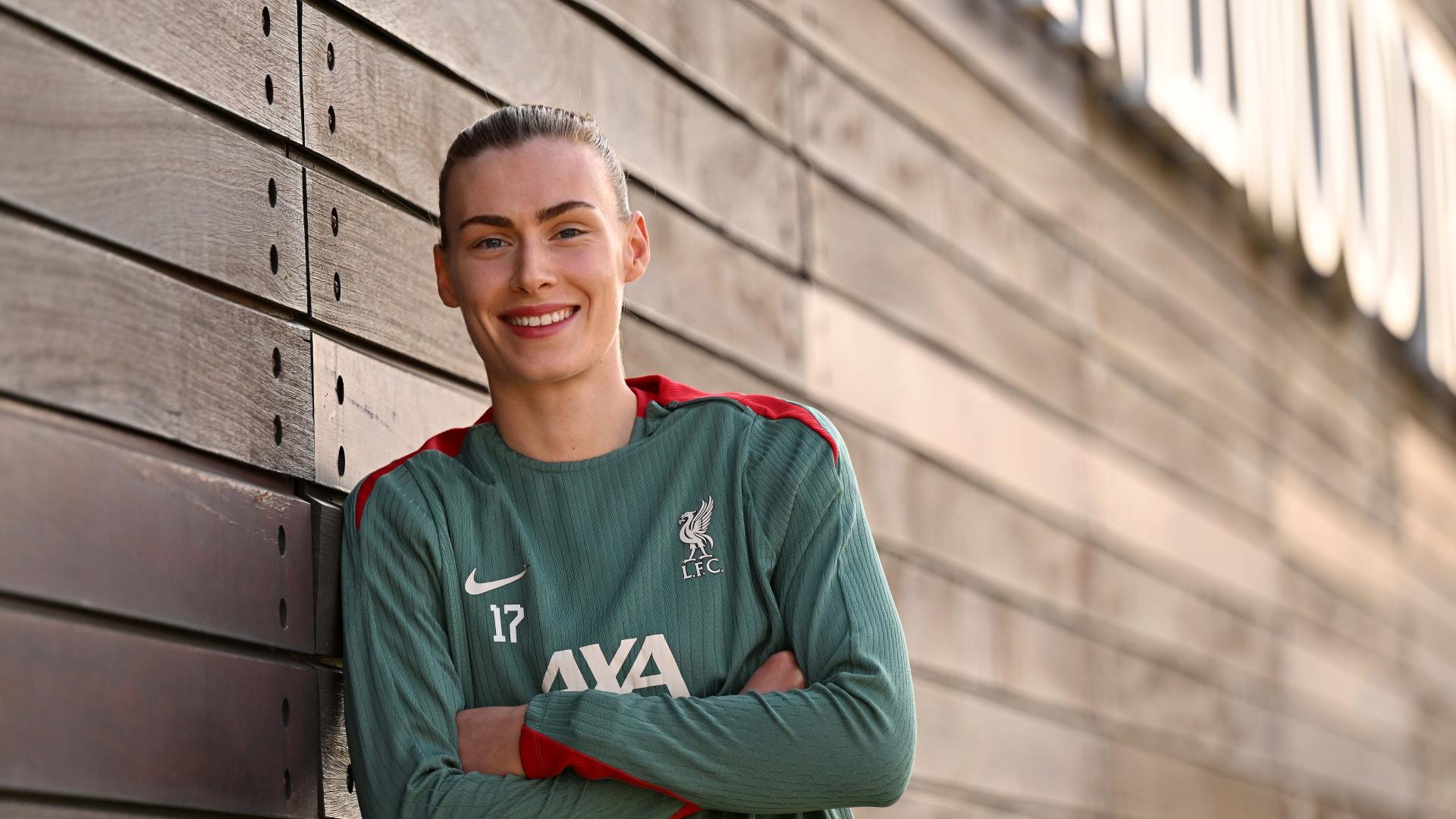 Why signing a new contract with LFC Women 'feels amazing' for Jenna Clark