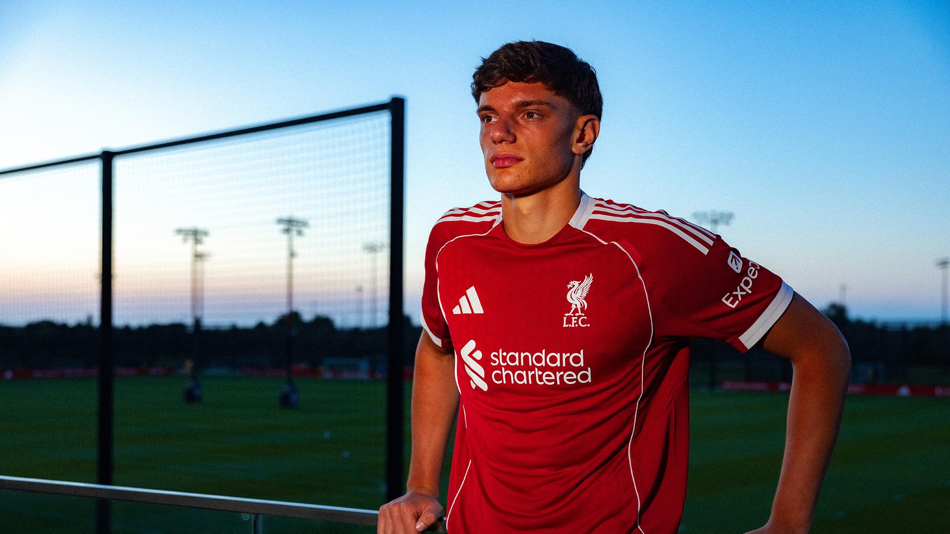 Signing gallery: Giovanni Leoni finalises Liverpool switch at AXA Training Centre
