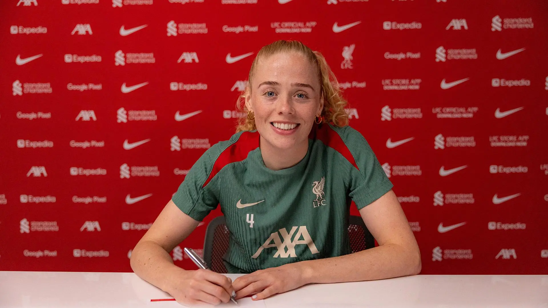 Grace Fisk signs new contract with Liverpool FC Women