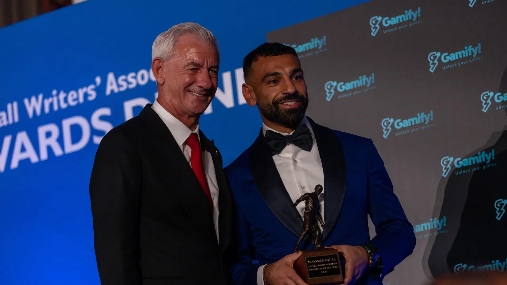 Mohamed Salah collects 2025 FWA Footballer of the Year award