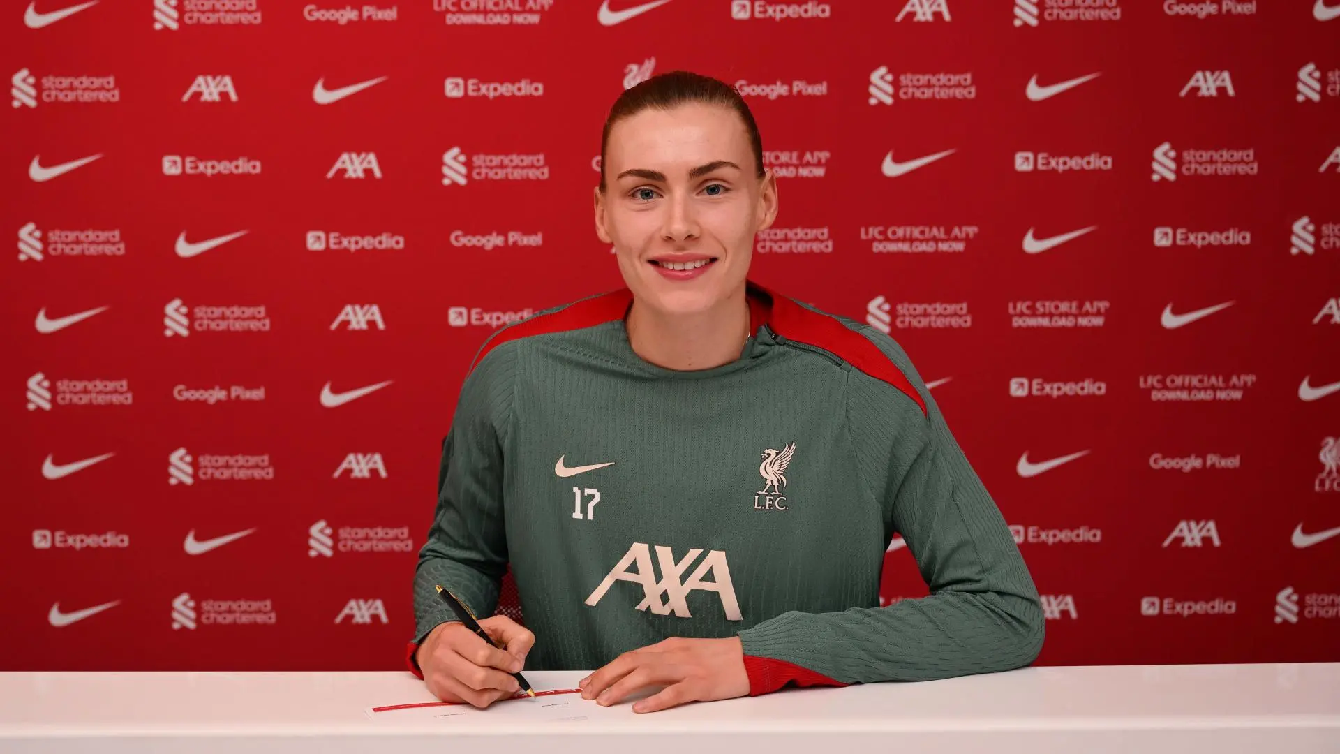 Jenna Clark signs new contract with Liverpool FC Women