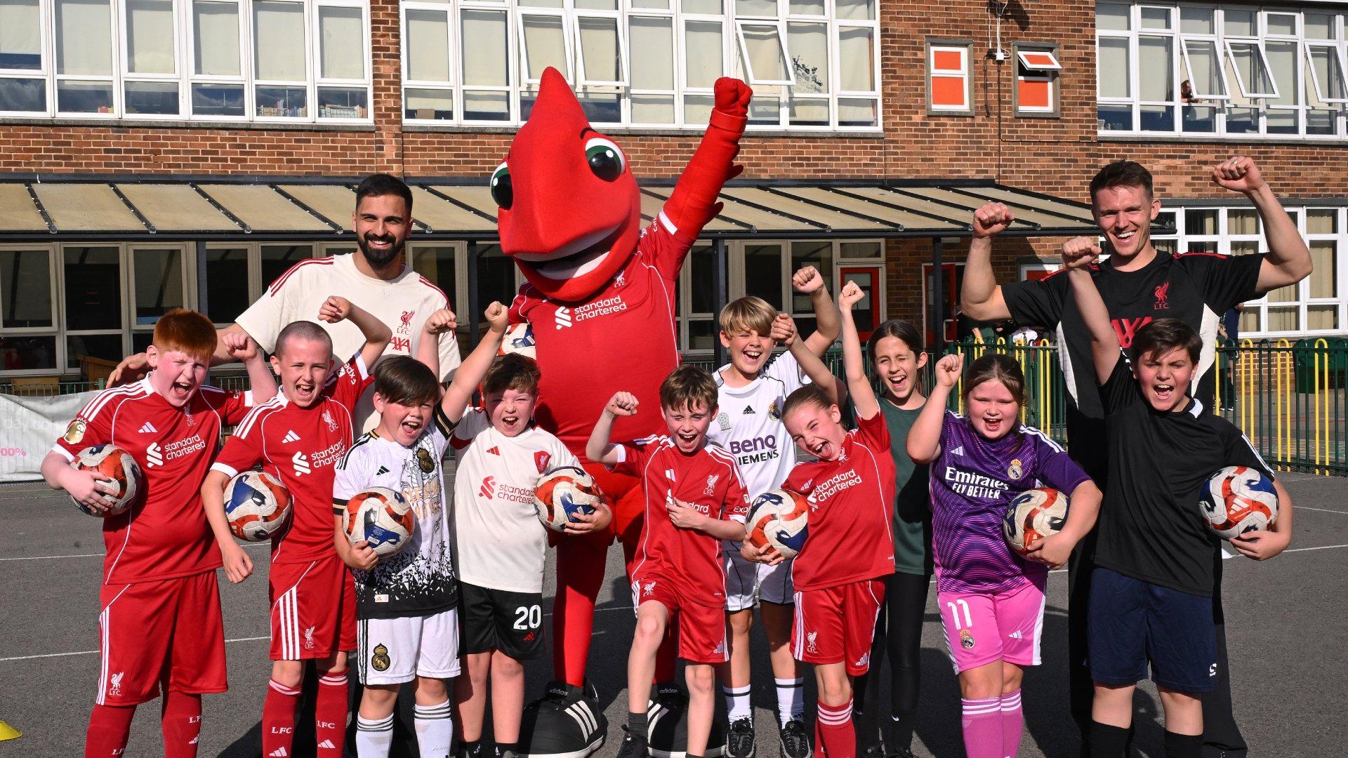 Giorgi Mamardashvili and Freddie Woodman surprise youngsters at LFC Foundation session