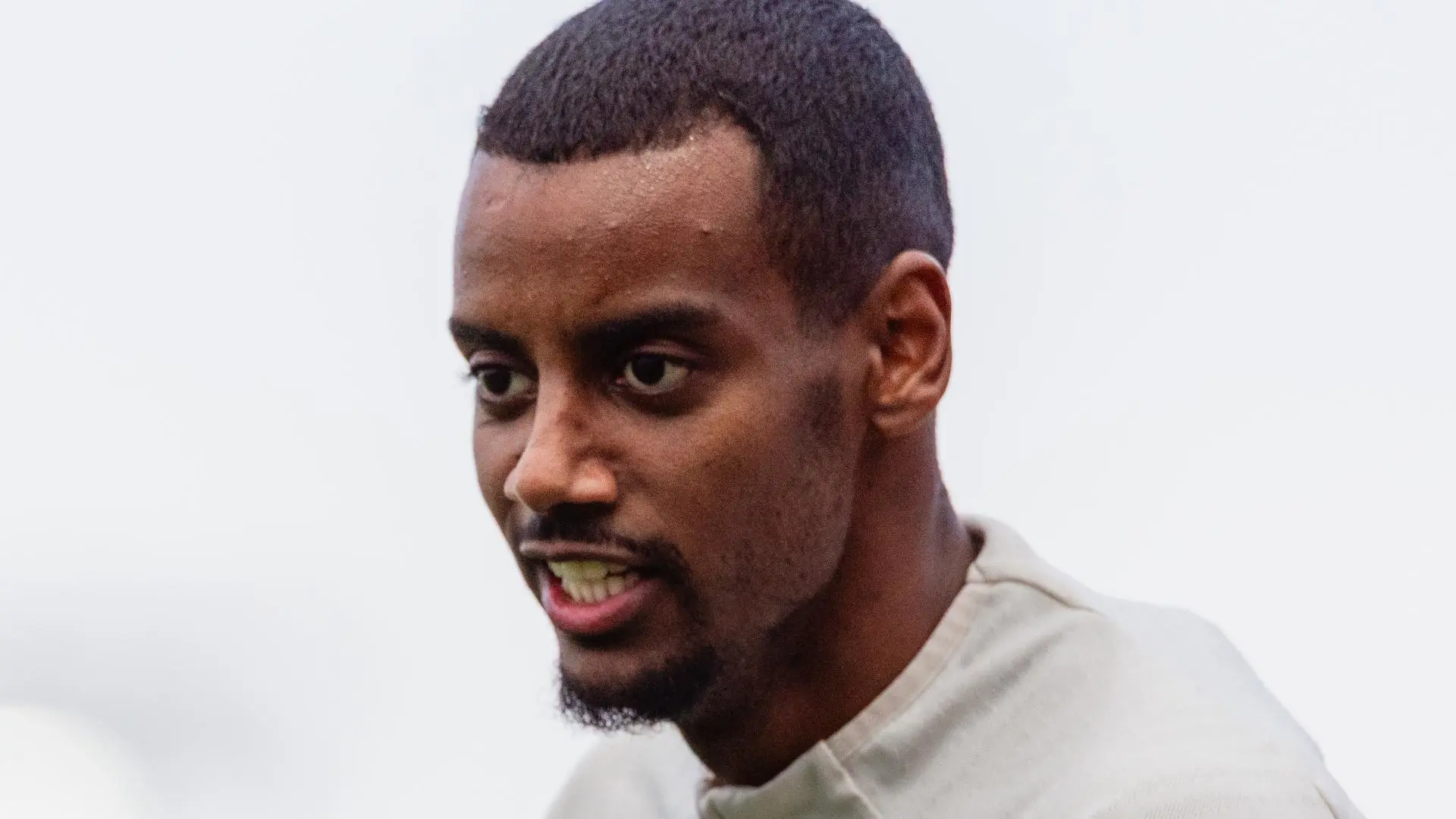 'It makes you harder' - Alexander Isak recalls football roots in 'Backyard Dreams'