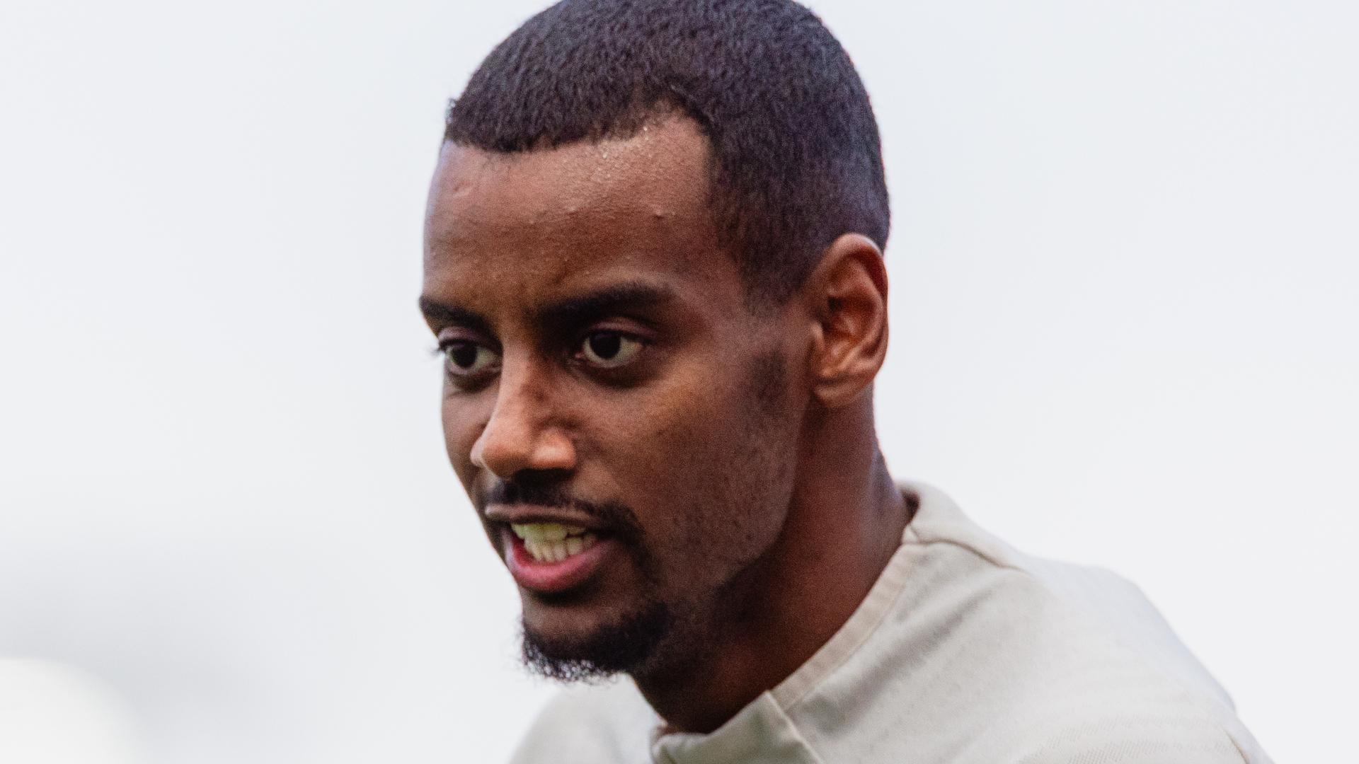 'It makes you harder' - Alexander Isak recalls football roots in 'Backyard Dreams'