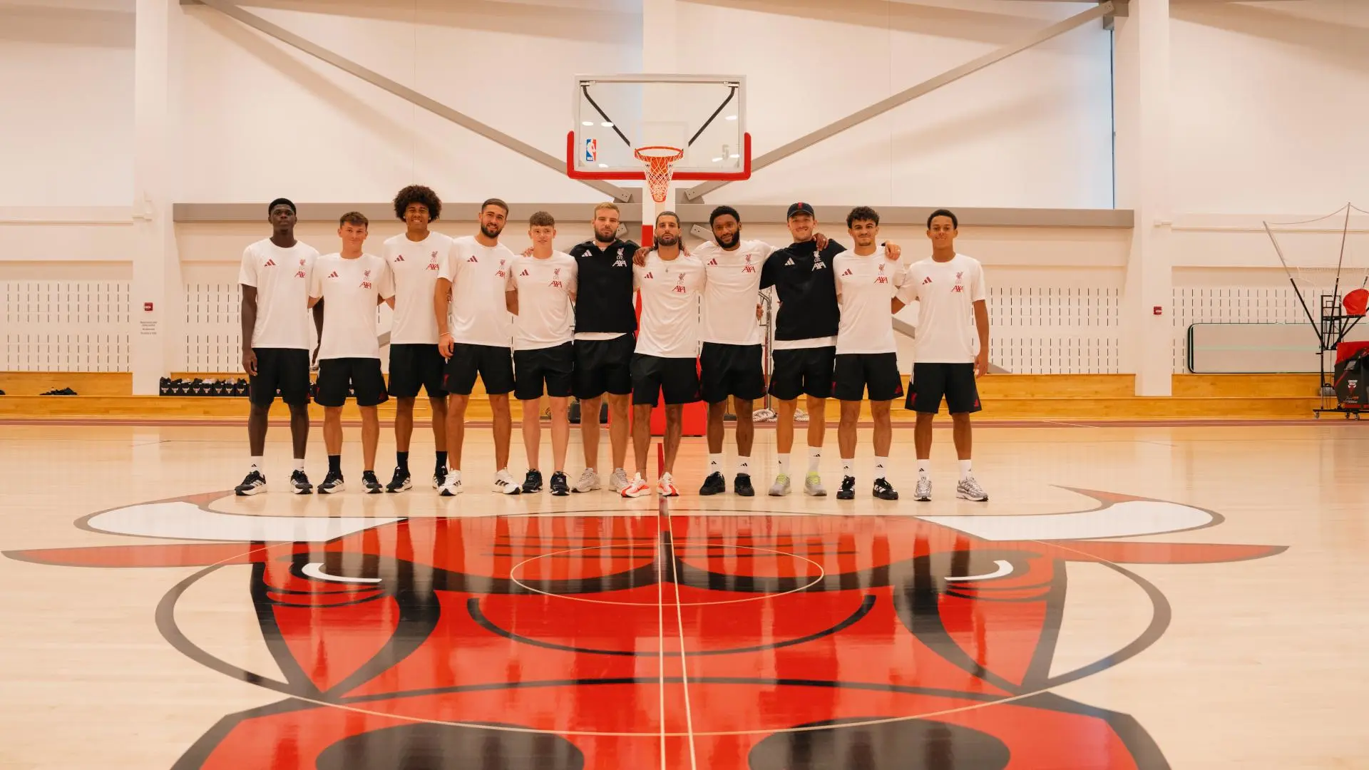 Photos: Liverpool players make visit to the home of the Chicago Bulls