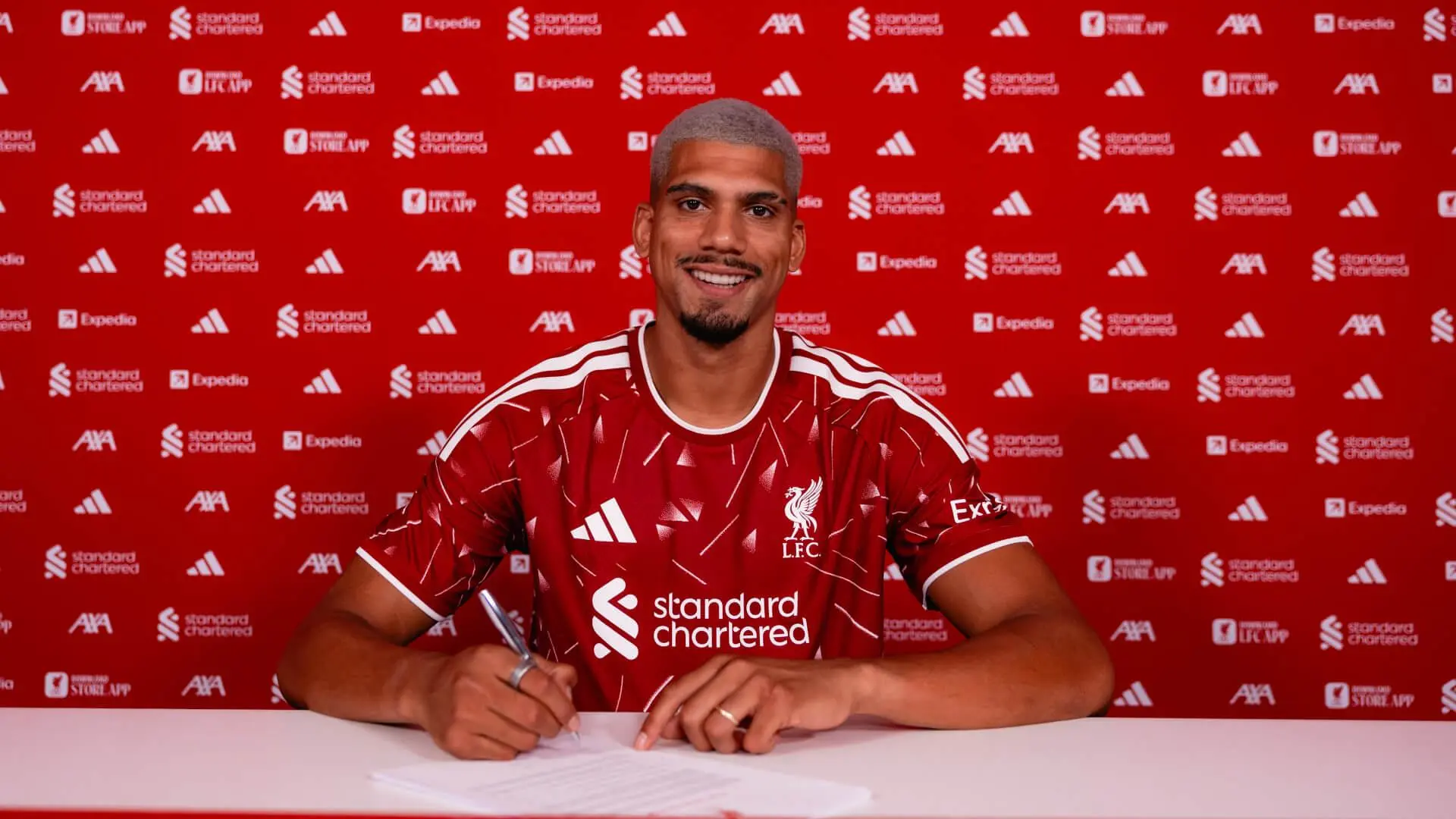 Liverpool agree deal to sign Ronald Araujo on loan