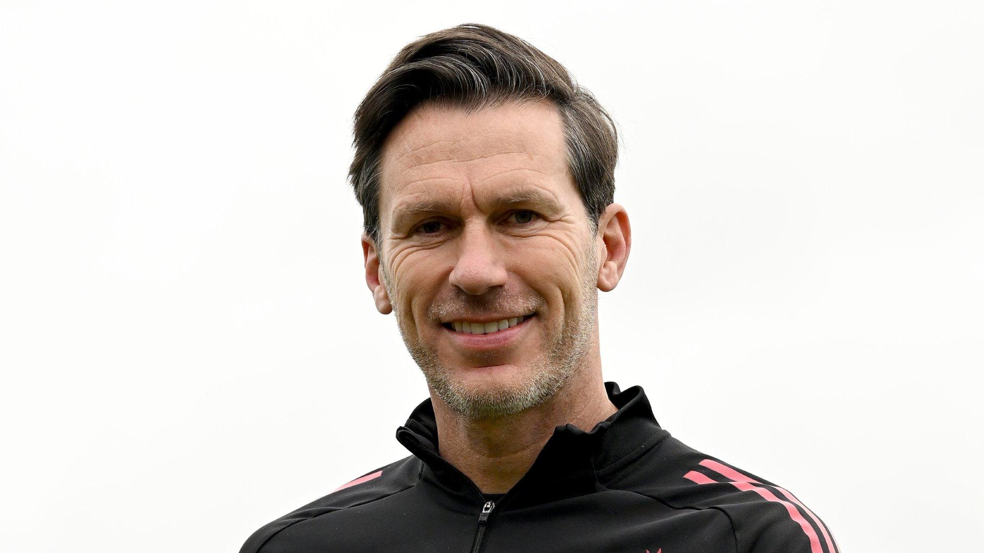 Gareth Taylor collects LMA Women's Performance of the Week award