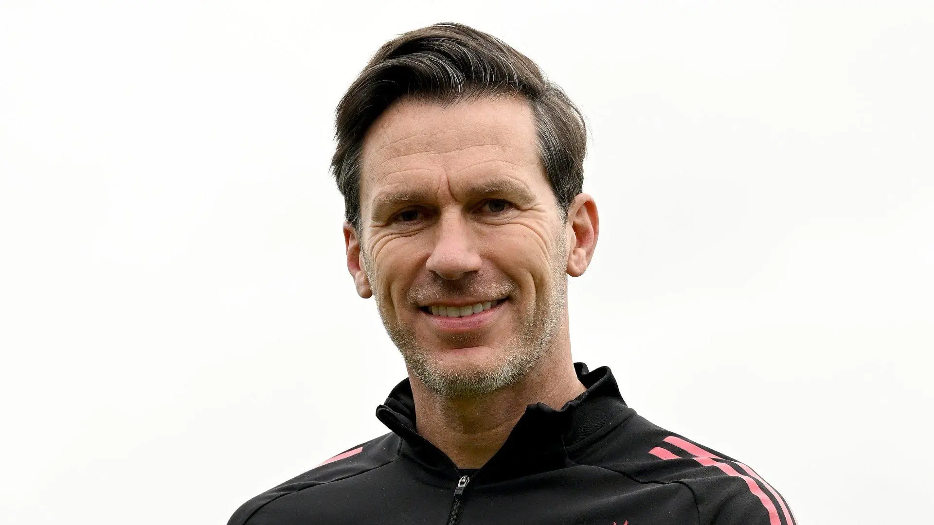 Gareth Taylor collects LMA Women's Performance of the Week award