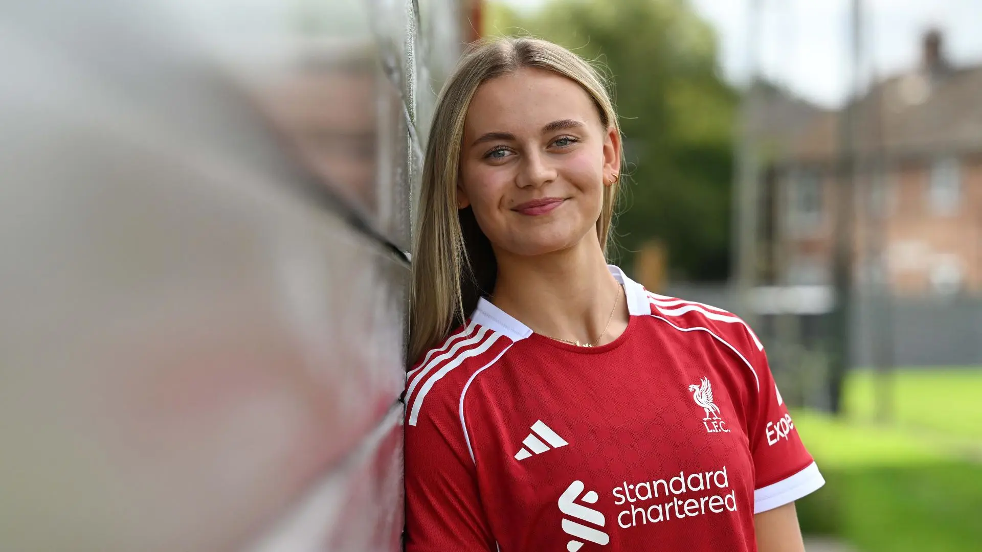 Zara Shaw signs first professional contract with LFC Women