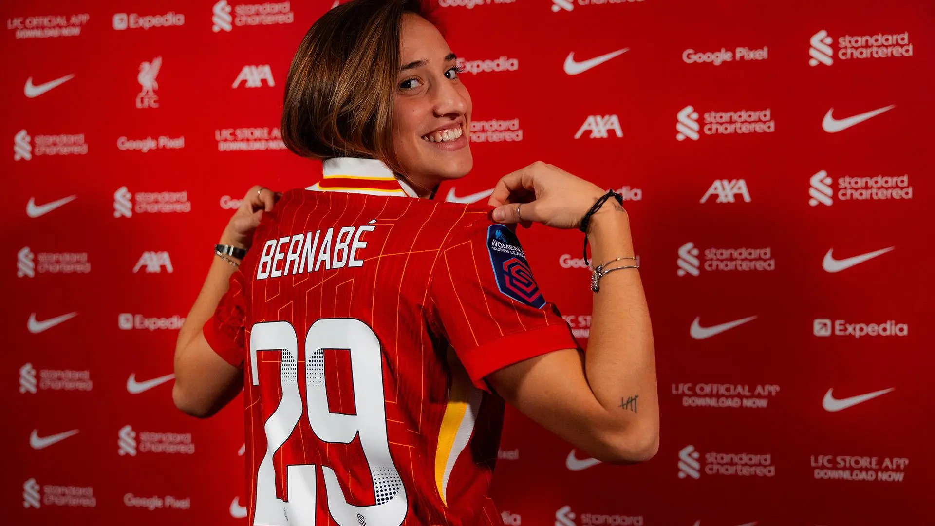 Photos: Alejandra Bernabe completes her loan move to LFC Women